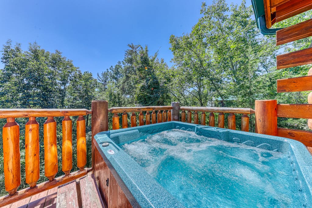 Cozy Cabin, Sleep 13, Hot Tub, Game Room, Superb View — Sevierville, TN — vacation rental