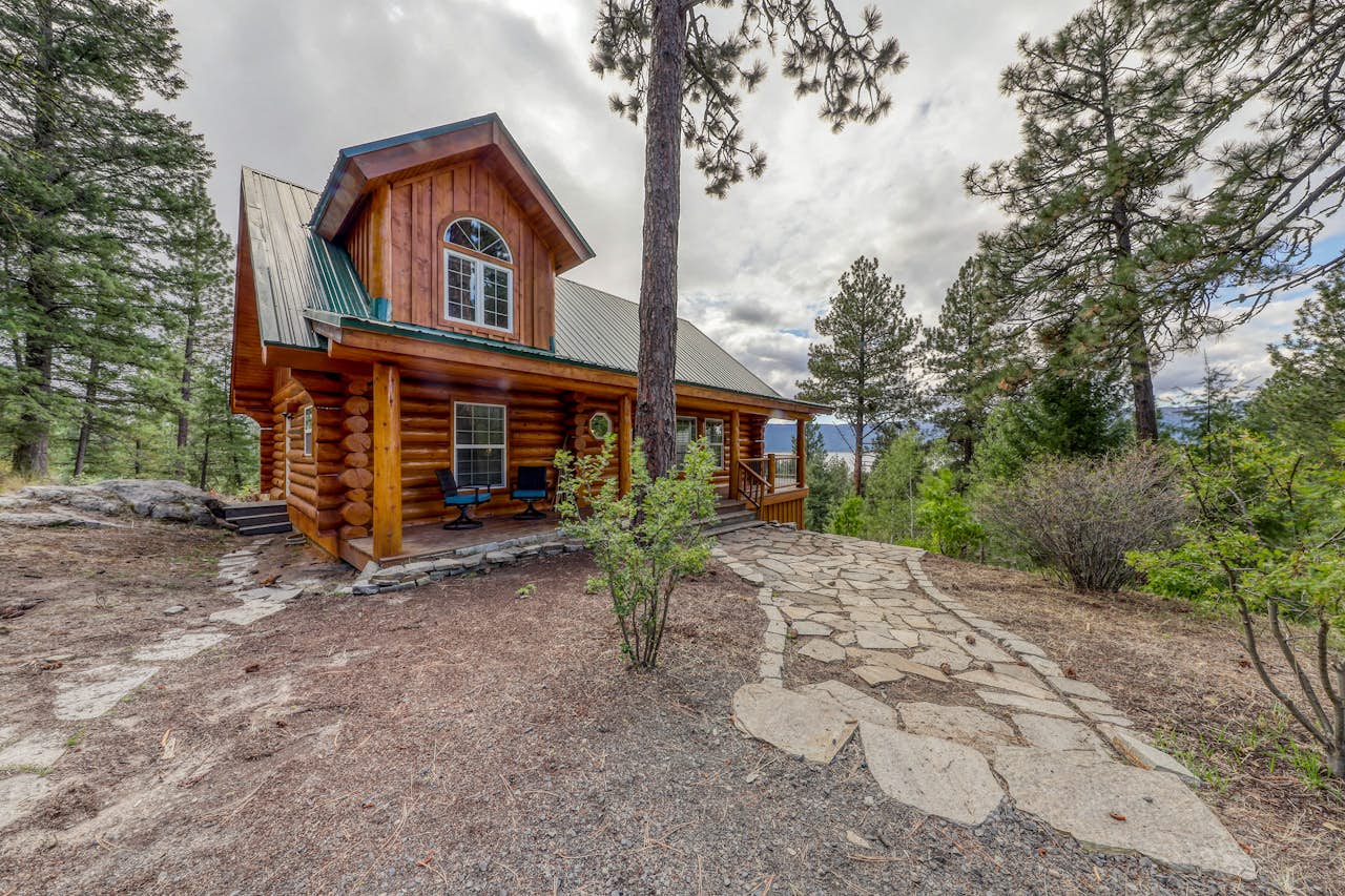 Cascade Lakeview Log Cabin 1 BD Vacation Rental in Cascade, ID Vacasa