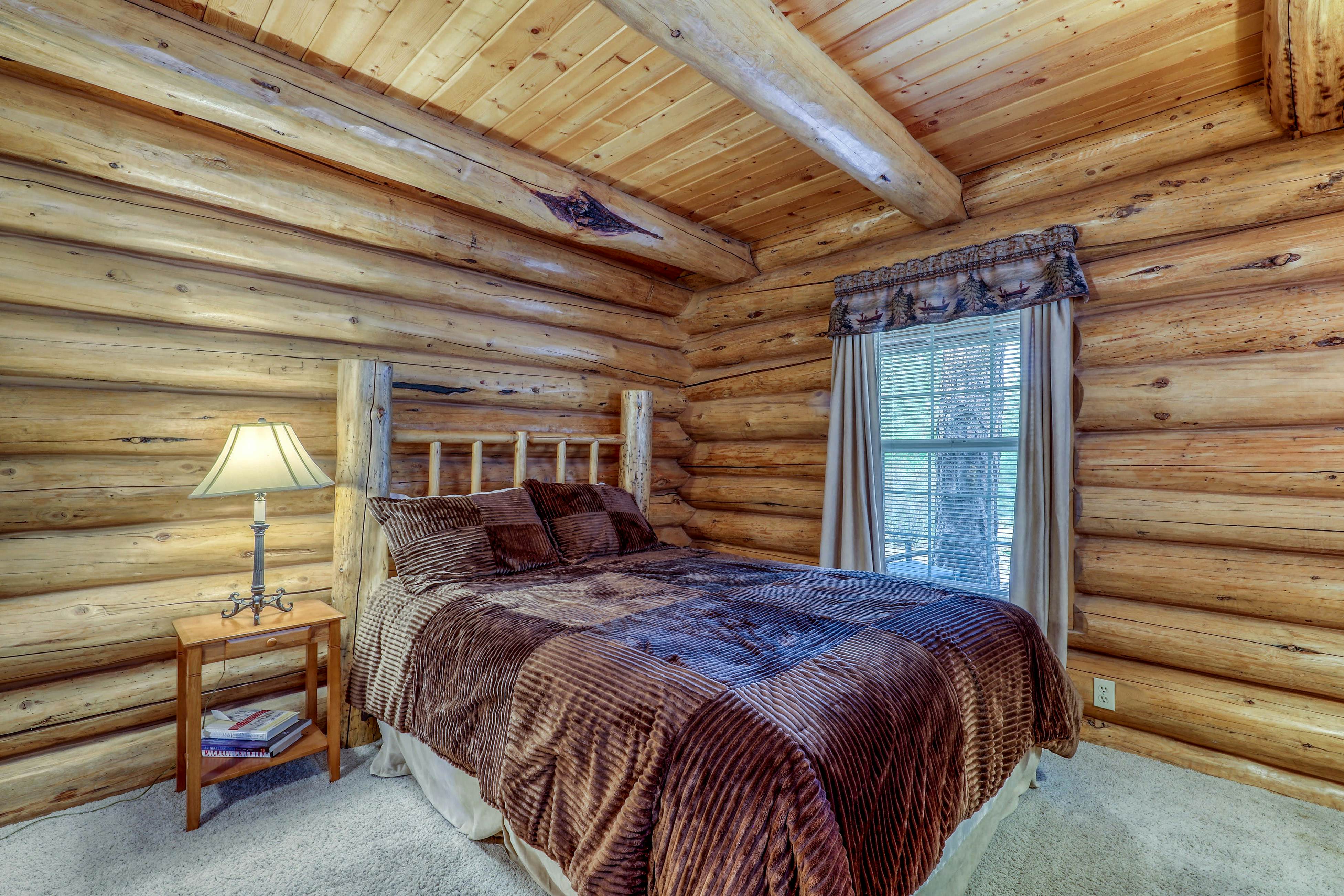 Cascade Lakeview Log Cabin 1 BD Cascade, ID Vacation Rental Vacasa