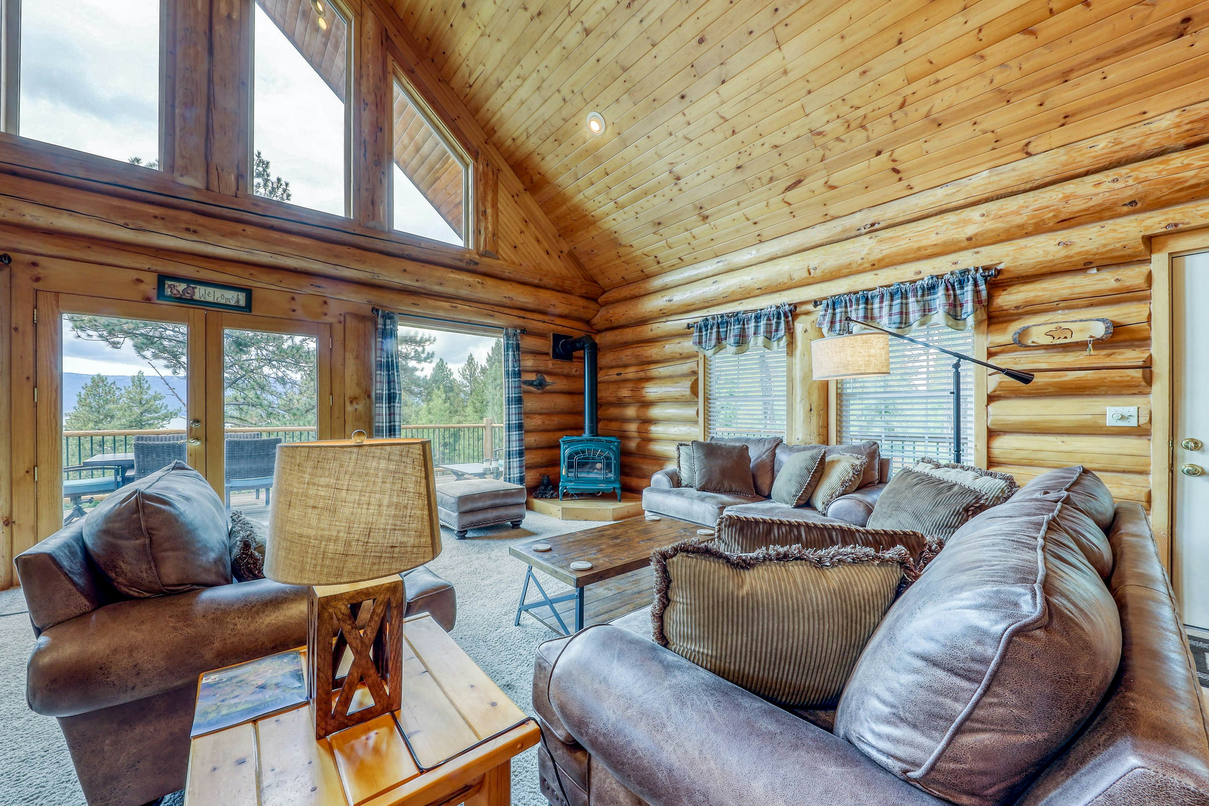 Cascade Lakeview Log Cabin 1 BD Cascade, ID Vacation Rental Vacasa