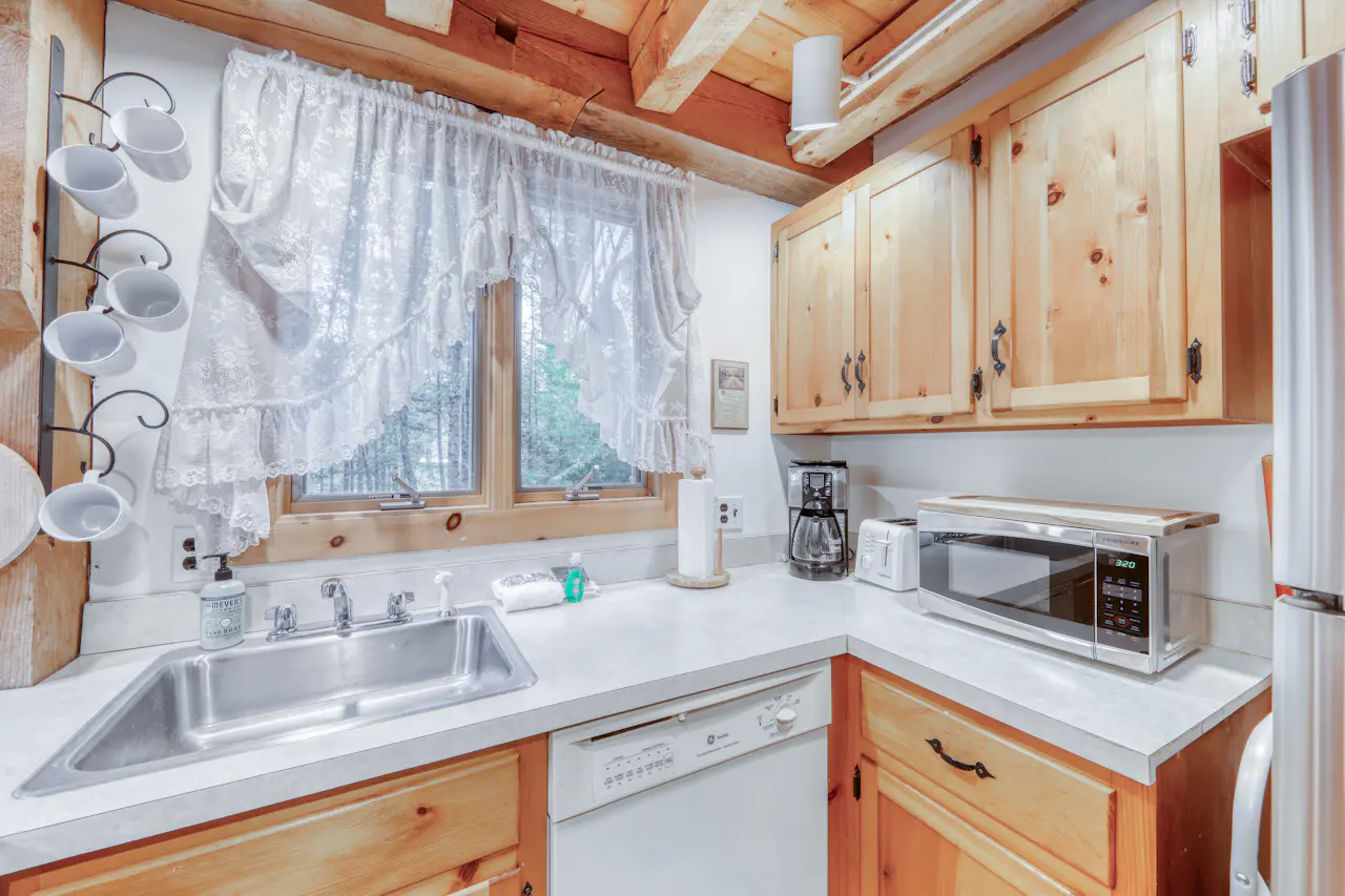 Sherwood Escape 3 BD Vacation Rental in Londonderry, VT Vacasa