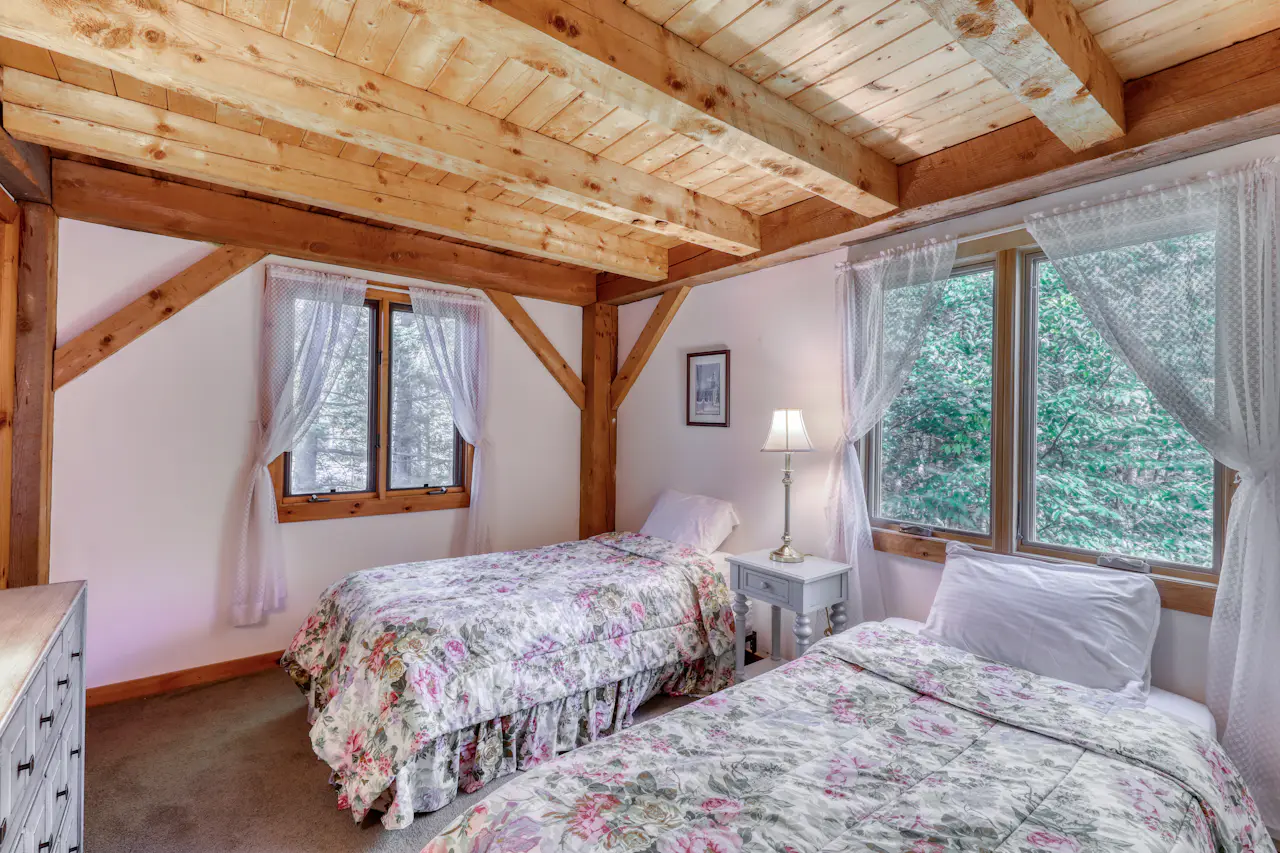 Sherwood Escape 3 BD Vacation Rental in Londonderry, VT Vacasa