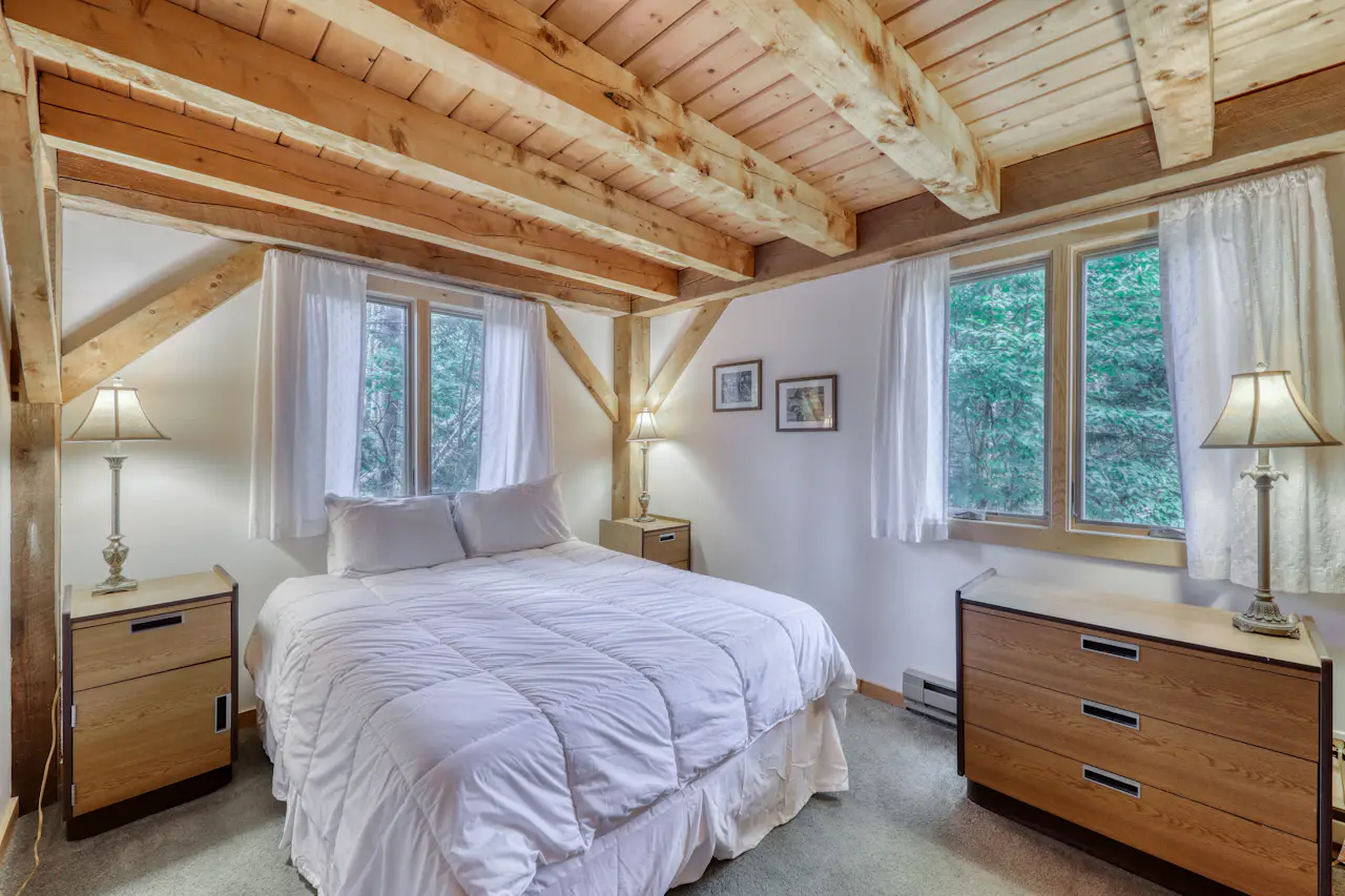 Sherwood Escape 3 BD Vacation Rental in Londonderry, VT Vacasa