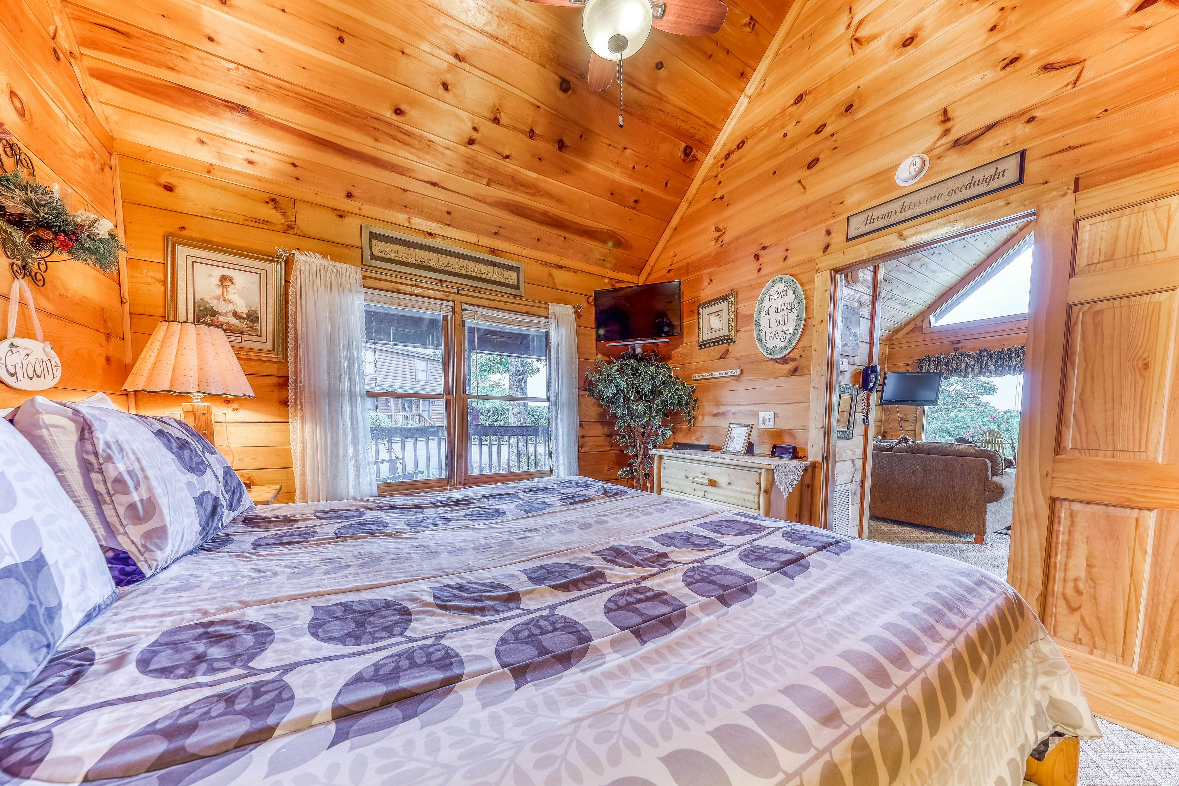 Arrowhead Log Cabin Resort Snuggle Bear Hideaway Cabin 1 BD Pigeon