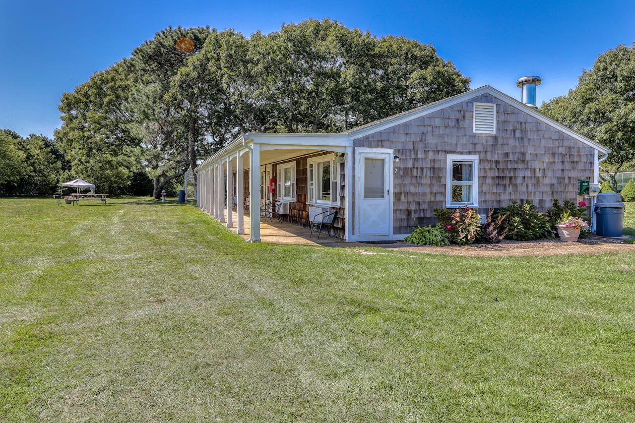 Island Inn 8C 1 BD Vacation Rental in Oak Bluffs, MA Vacasa