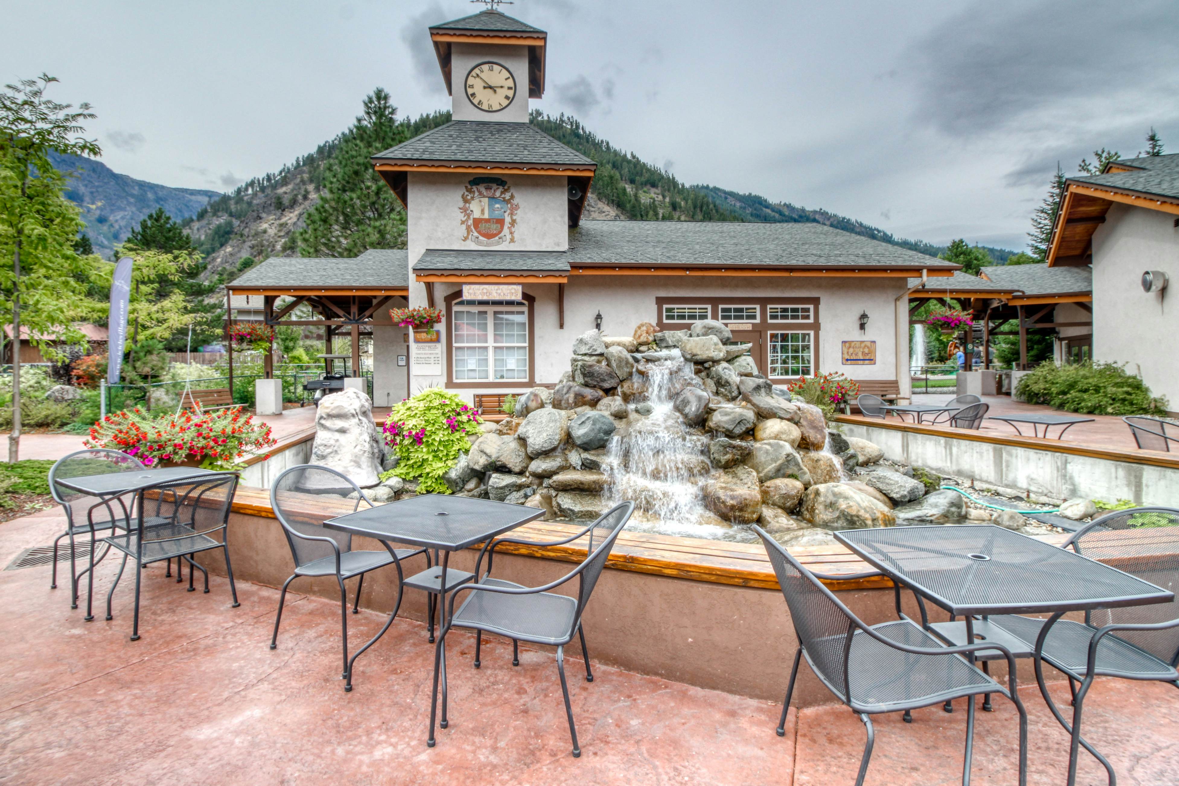 Icicle Village Resort 508 - Alpine Aurora