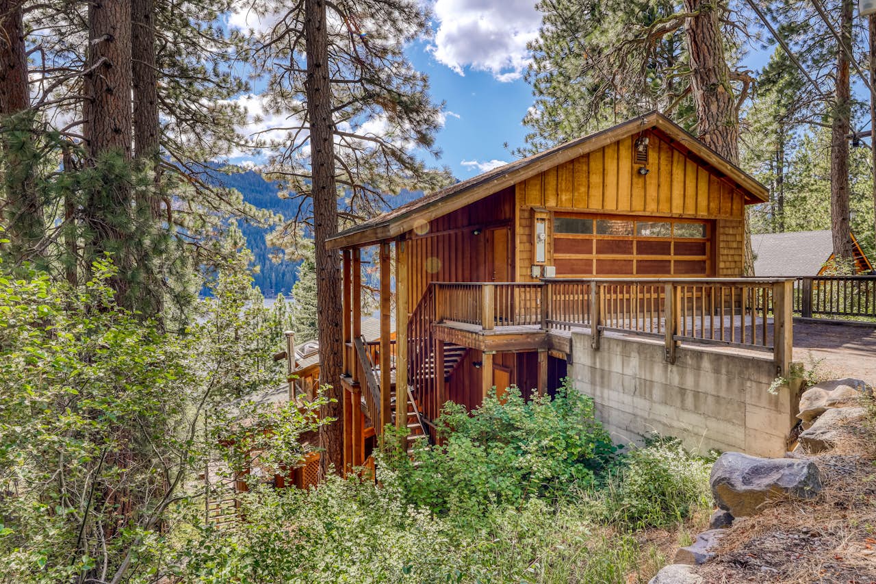 Classic Donner Lake View Cabin 3 BD Vacation Rental in Truckee, CA