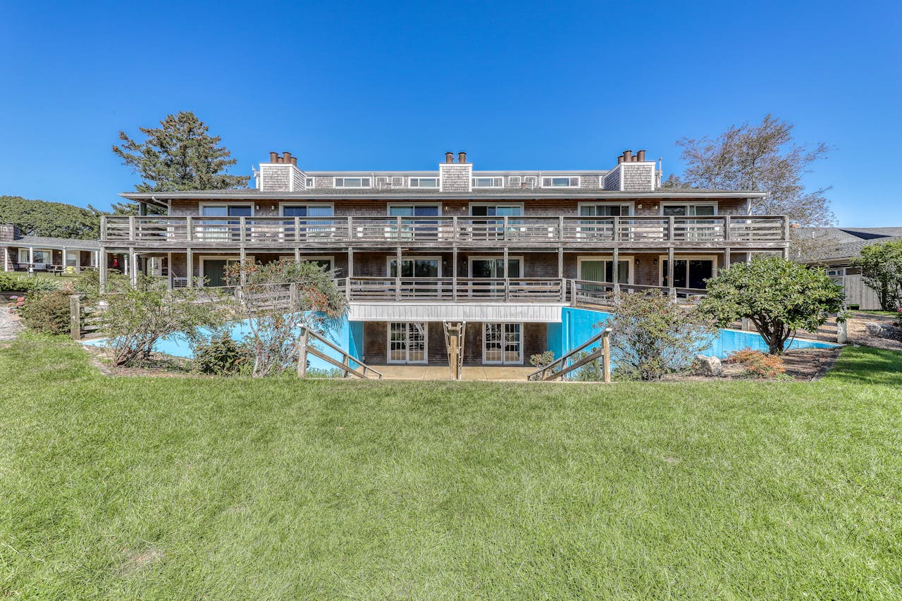 Island Inn 48G 2 BD Vacation Rental in Oak Bluffs, MA Vacasa