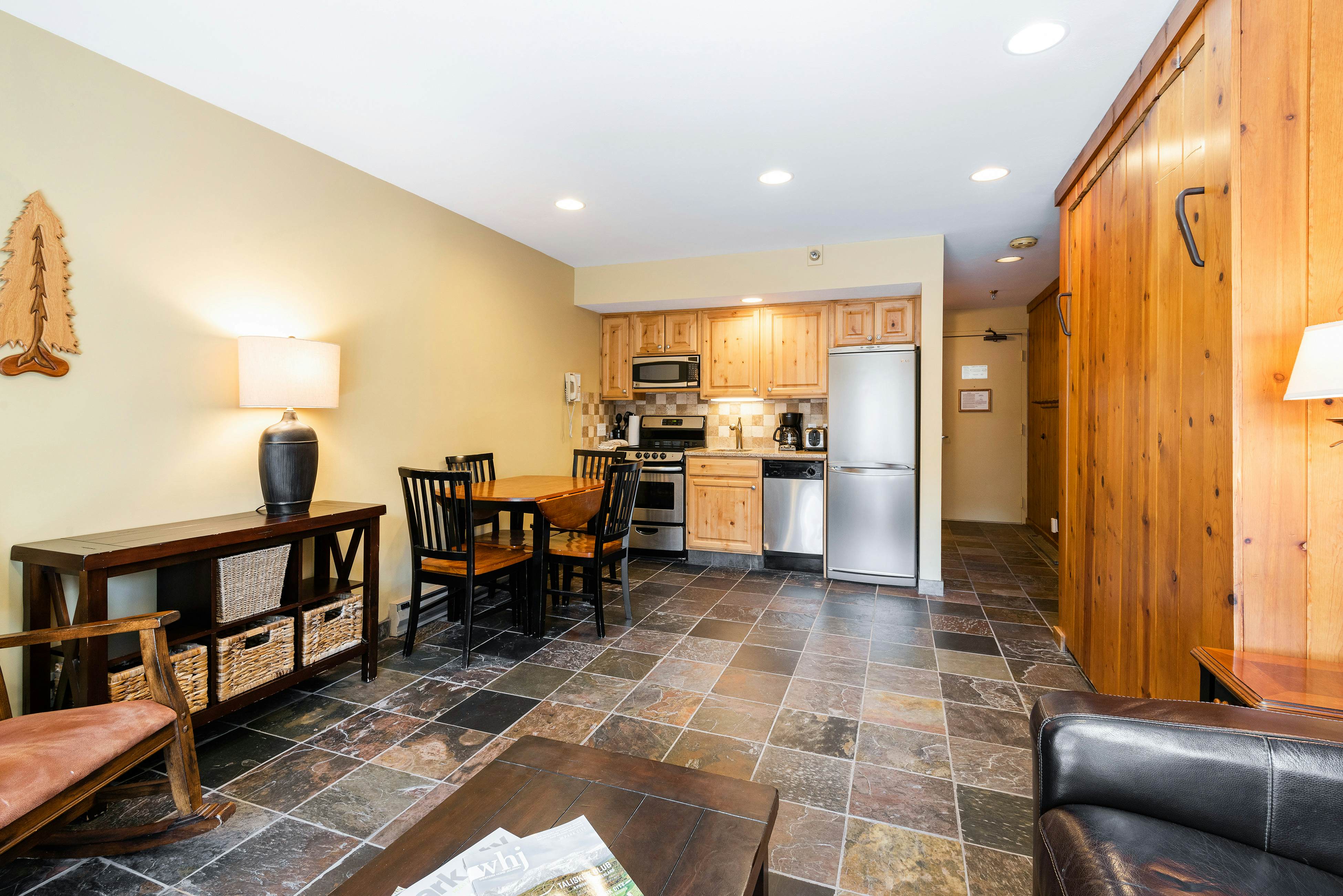 SKI-IN/SKI-OUT MOUNTAIN VILLAGE STUDIO #225