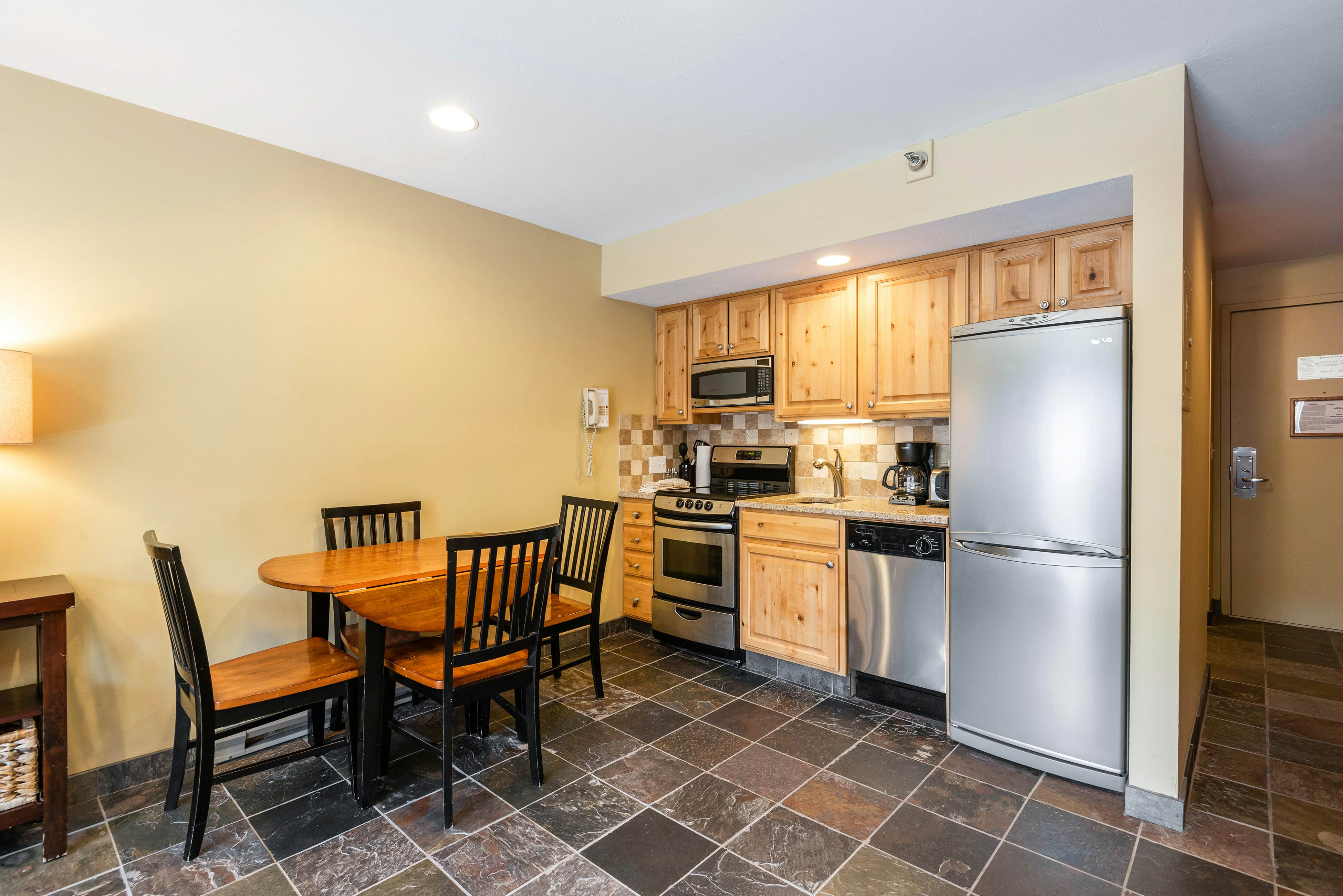 SKI-IN/SKI-OUT MOUNTAIN VILLAGE STUDIO #225