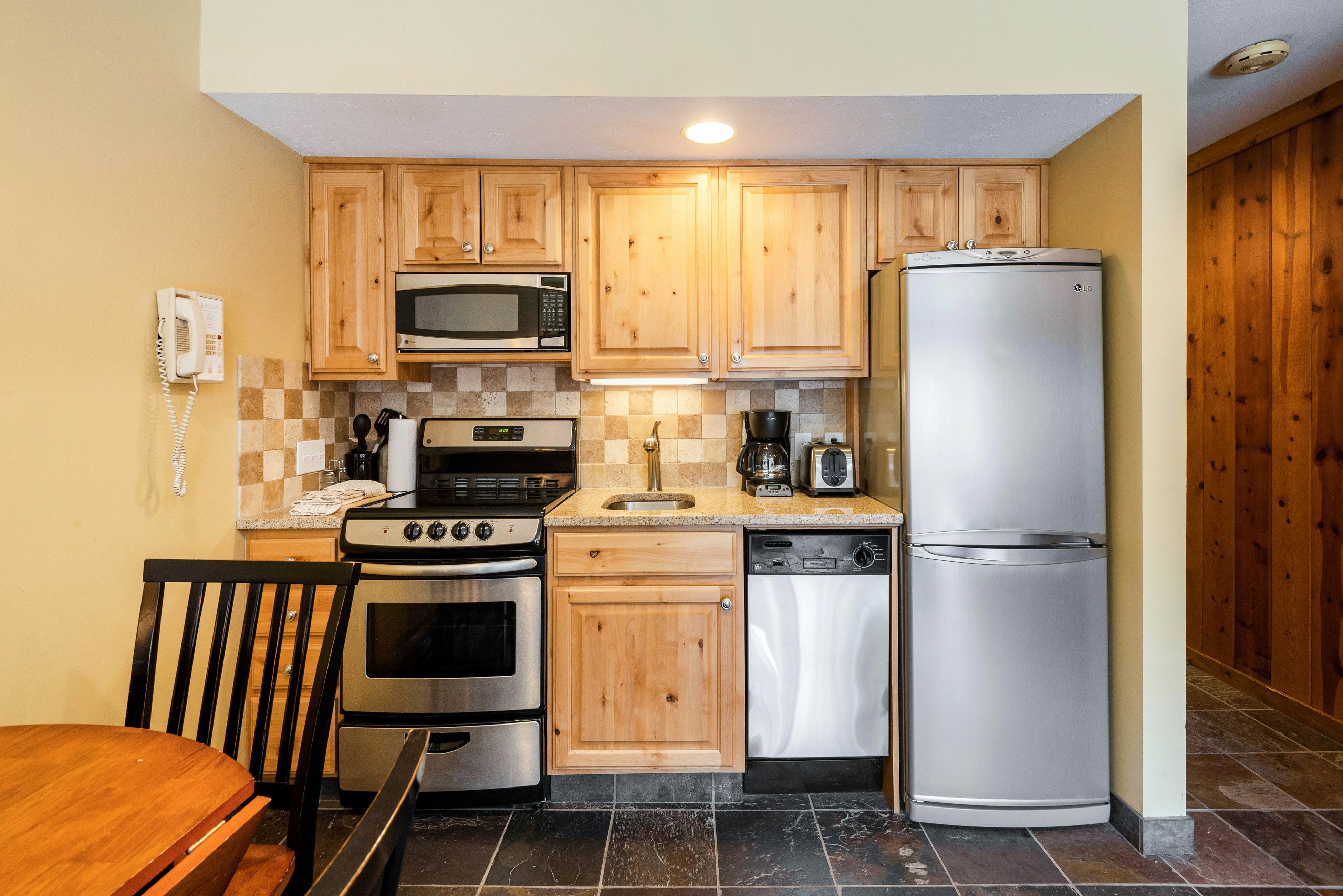 SKI-IN/SKI-OUT MOUNTAIN VILLAGE STUDIO #225