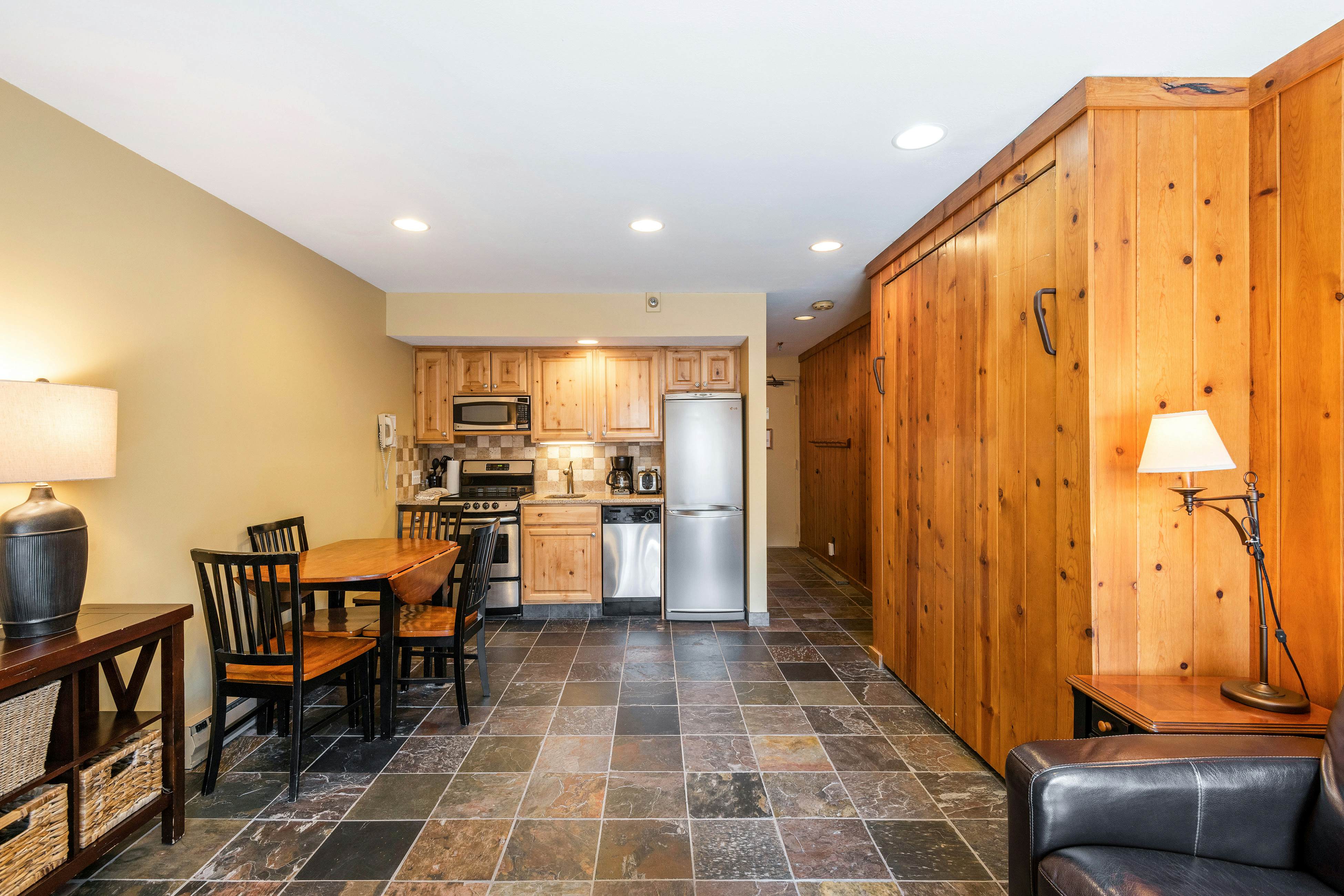 SKI-IN/SKI-OUT MOUNTAIN VILLAGE STUDIO #225