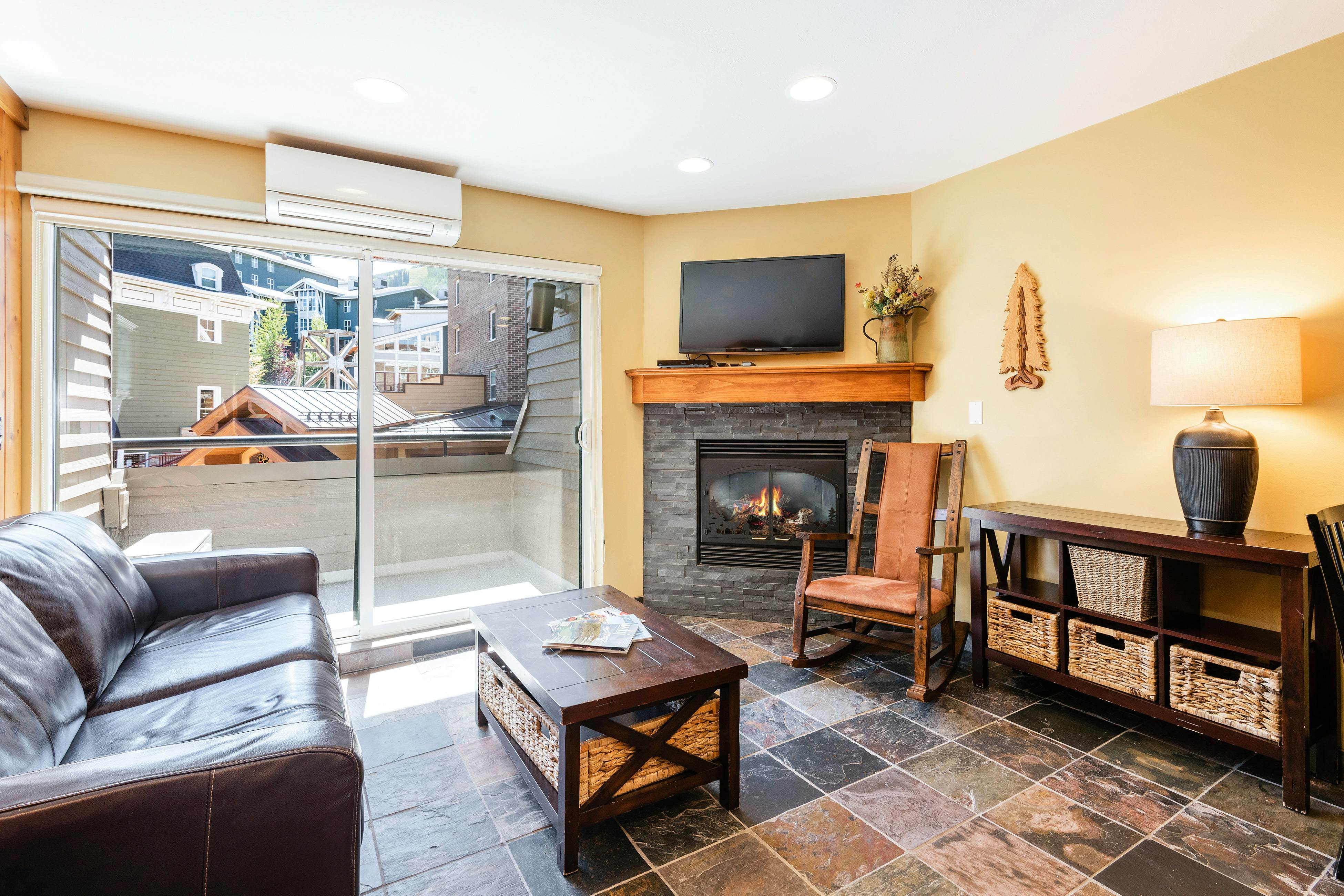 SKI-IN/SKI-OUT MOUNTAIN VILLAGE STUDIO #225