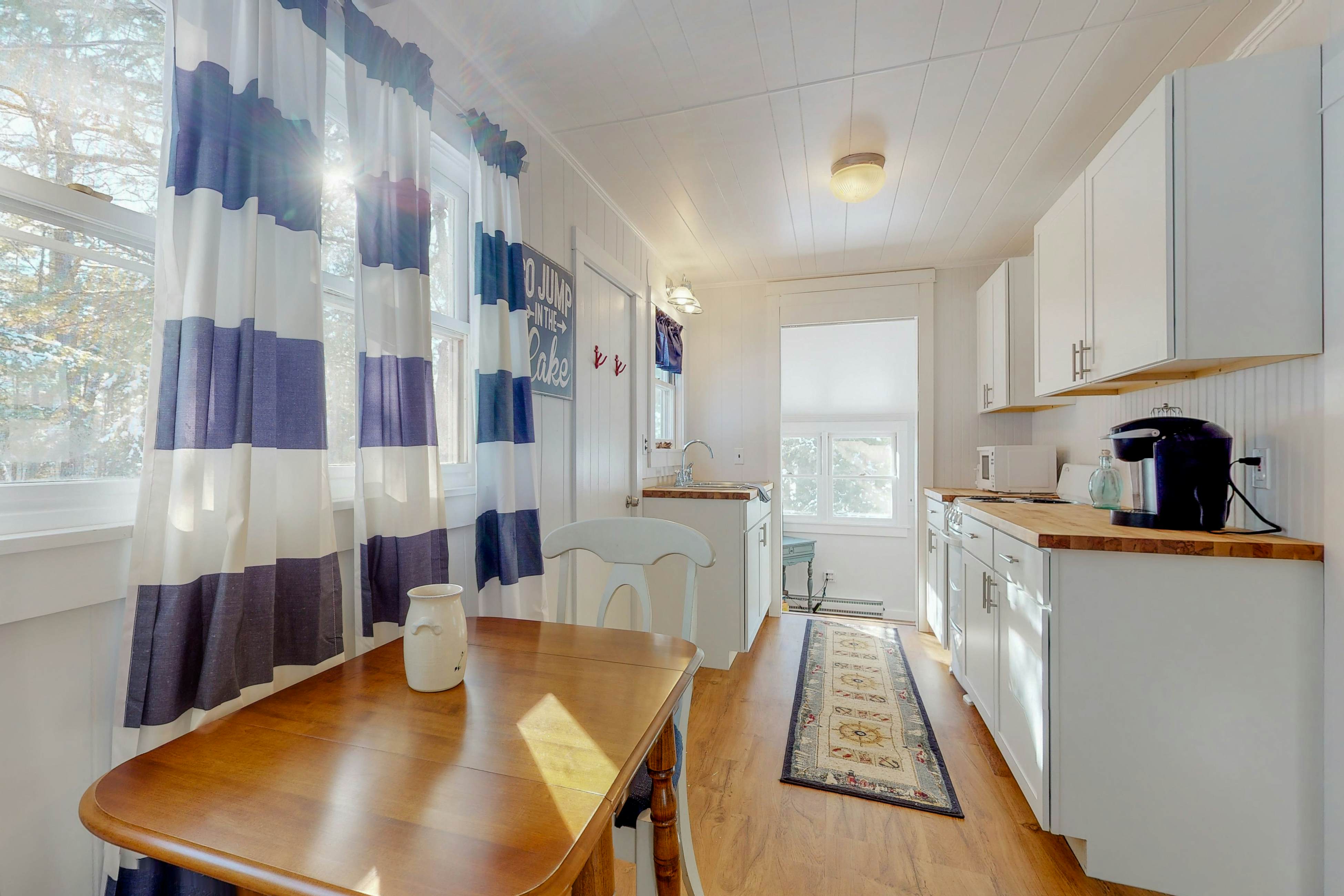 Lakeside Cottages on Toddy Pond