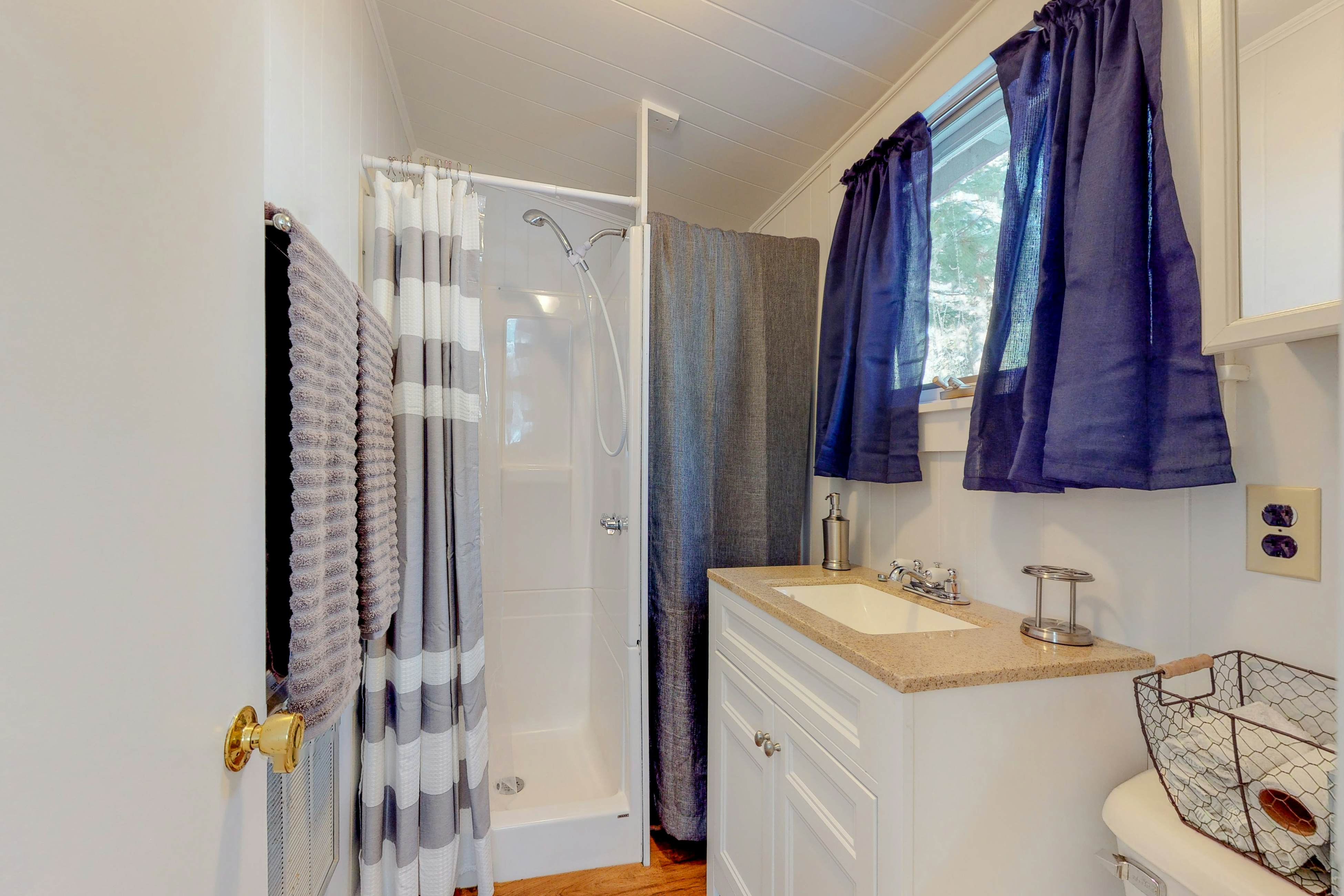 Lakeside Cottages on Toddy Pond