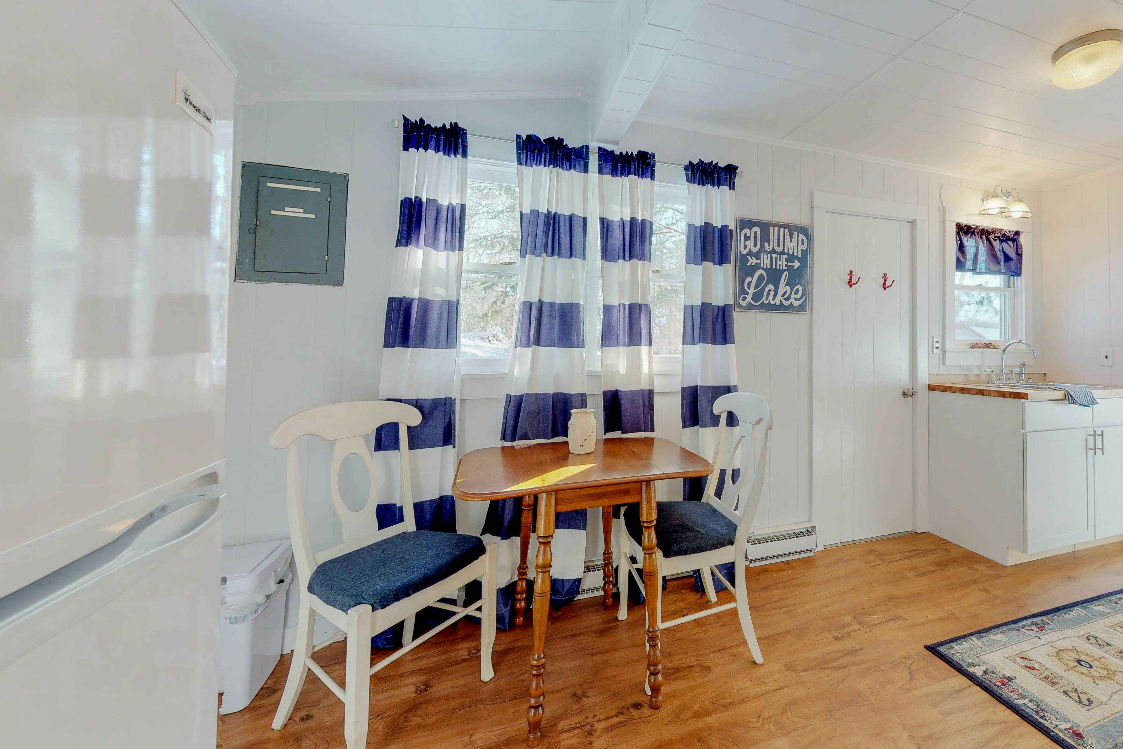 Lakeside Cottages on Toddy Pond