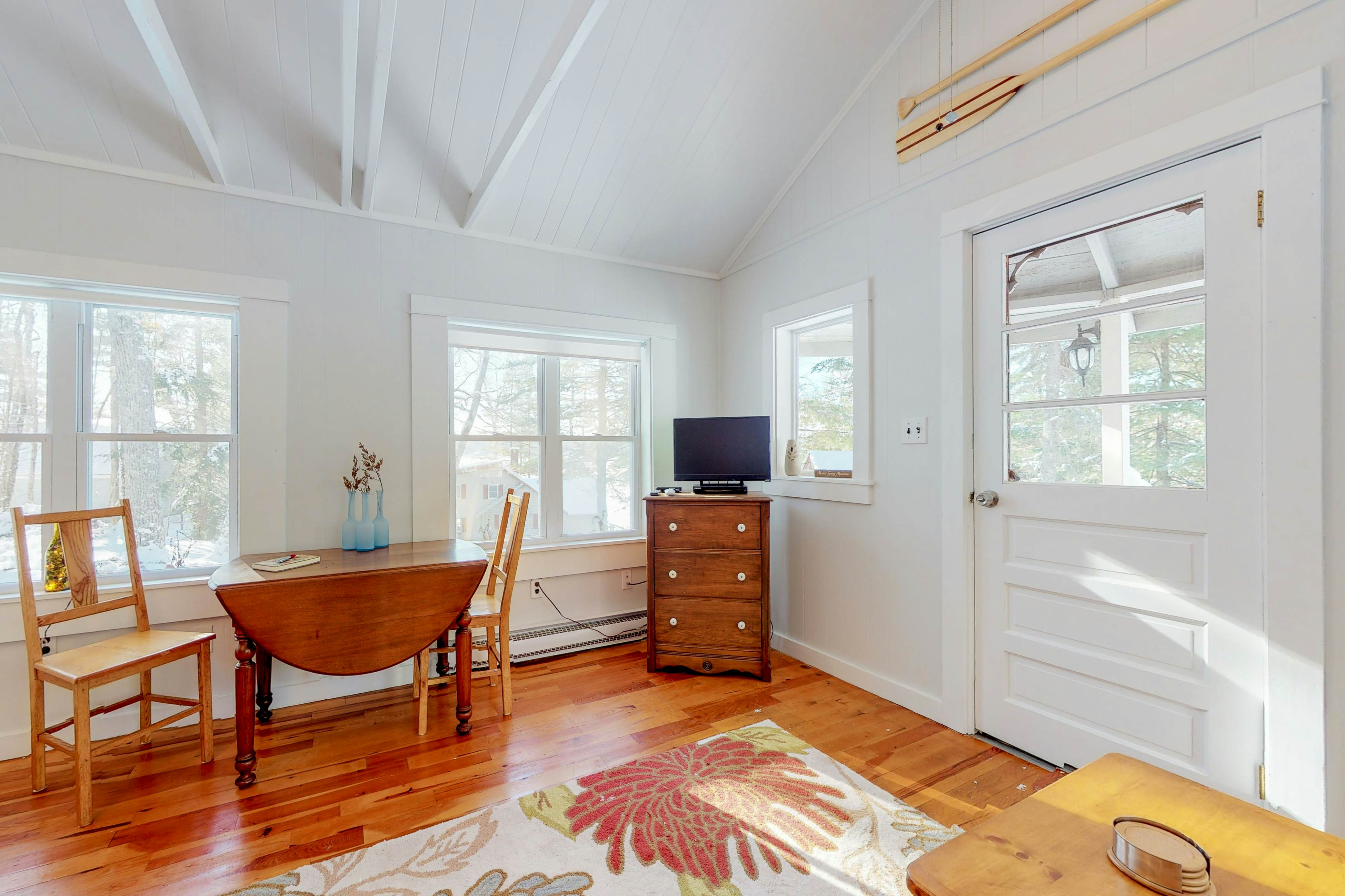 Lakeside Cottages on Toddy Pond