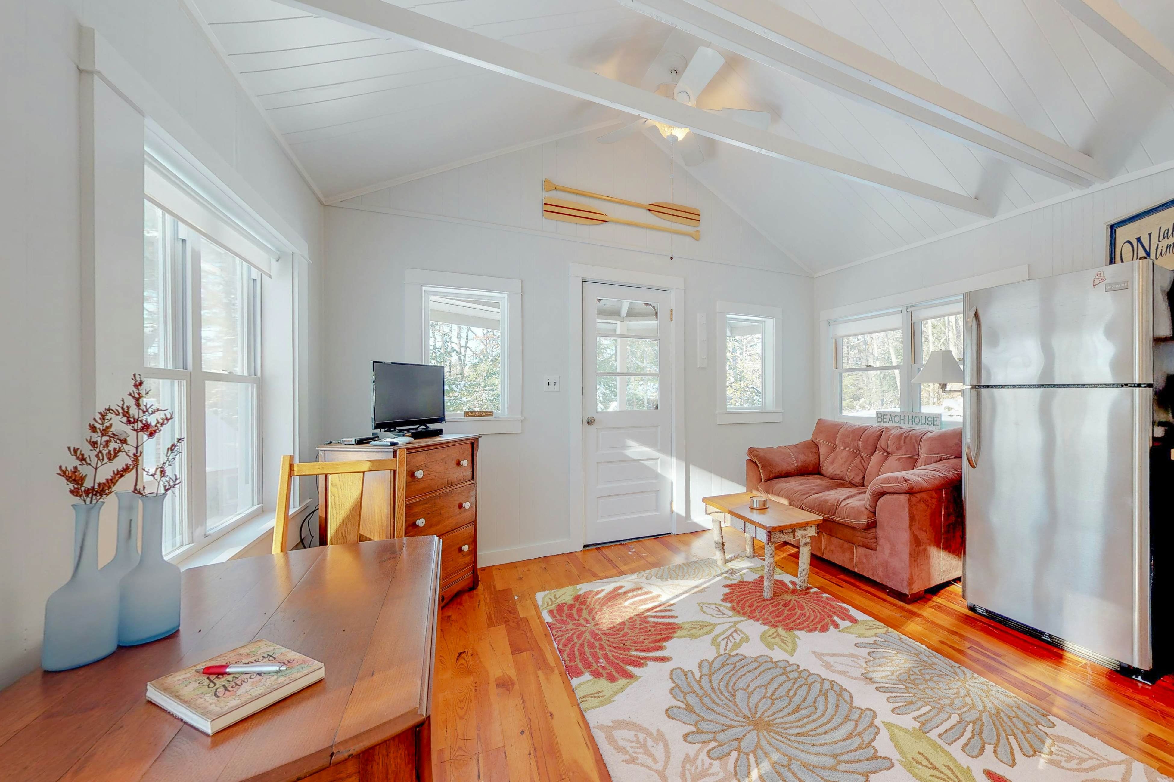 Lakeside Cottages on Toddy Pond