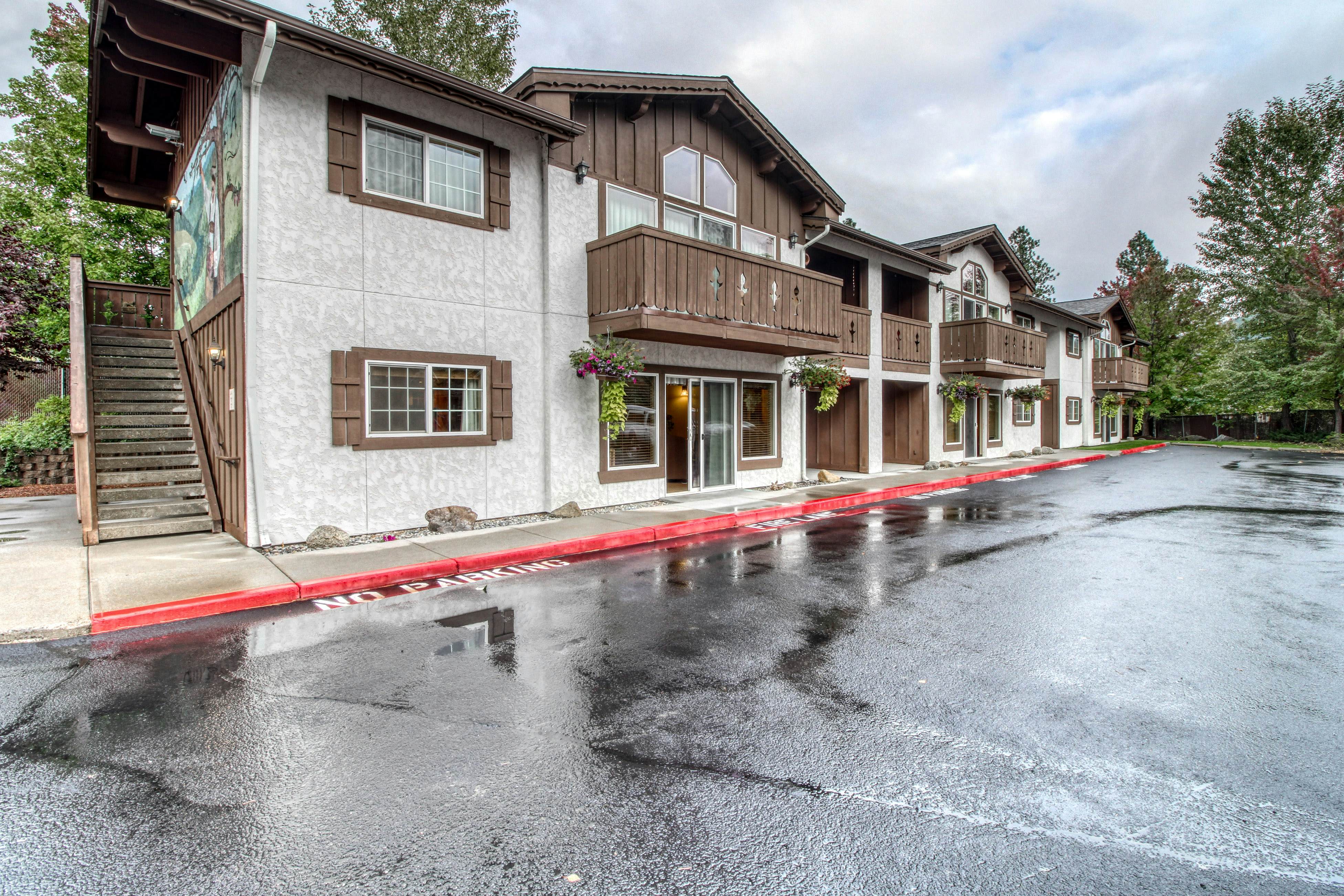 Icicle Village Resort 402 - Juniper Studio