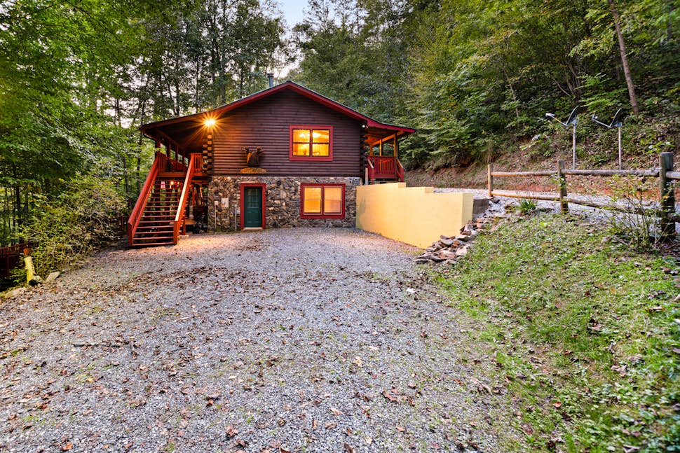 Moose Creek Lodge 4 BD Sylva, NC Vacation Rental Vacasa