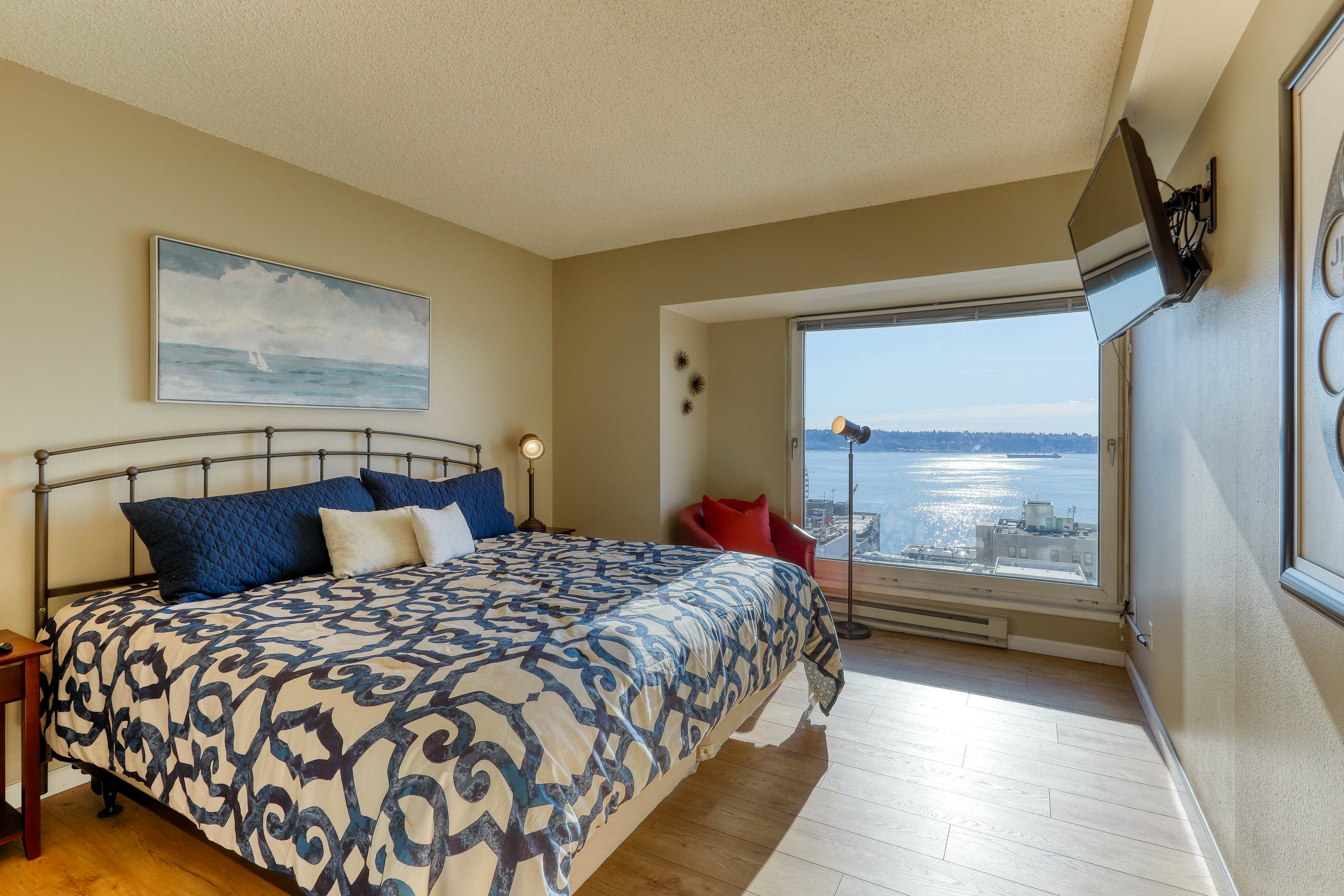 Newmark Tower Soundview Suite