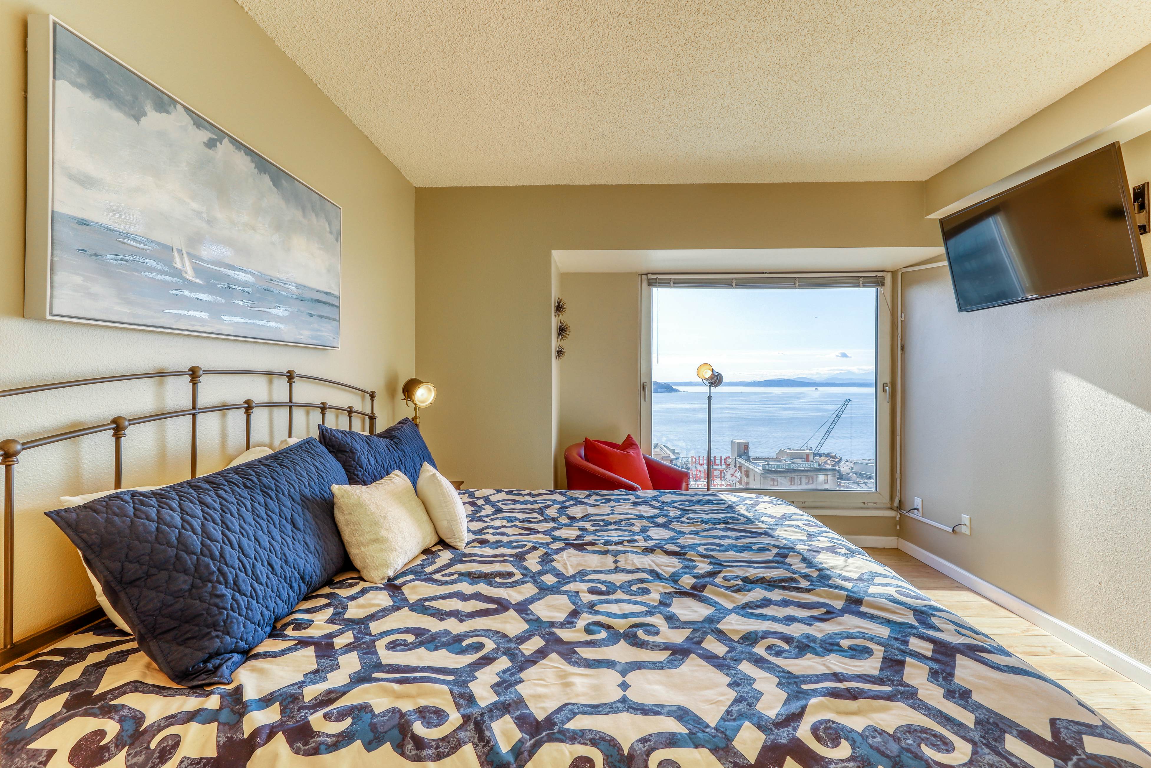 Newmark Tower Soundview Suite