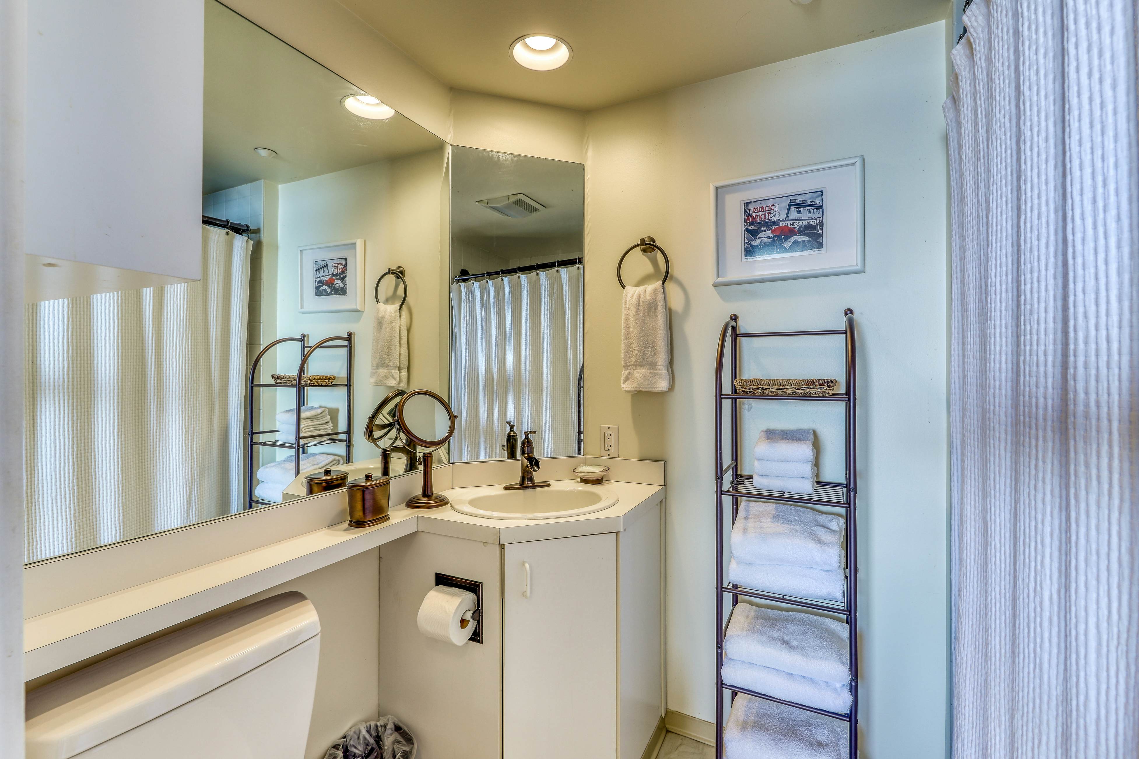 Newmark Tower Soundview Suite