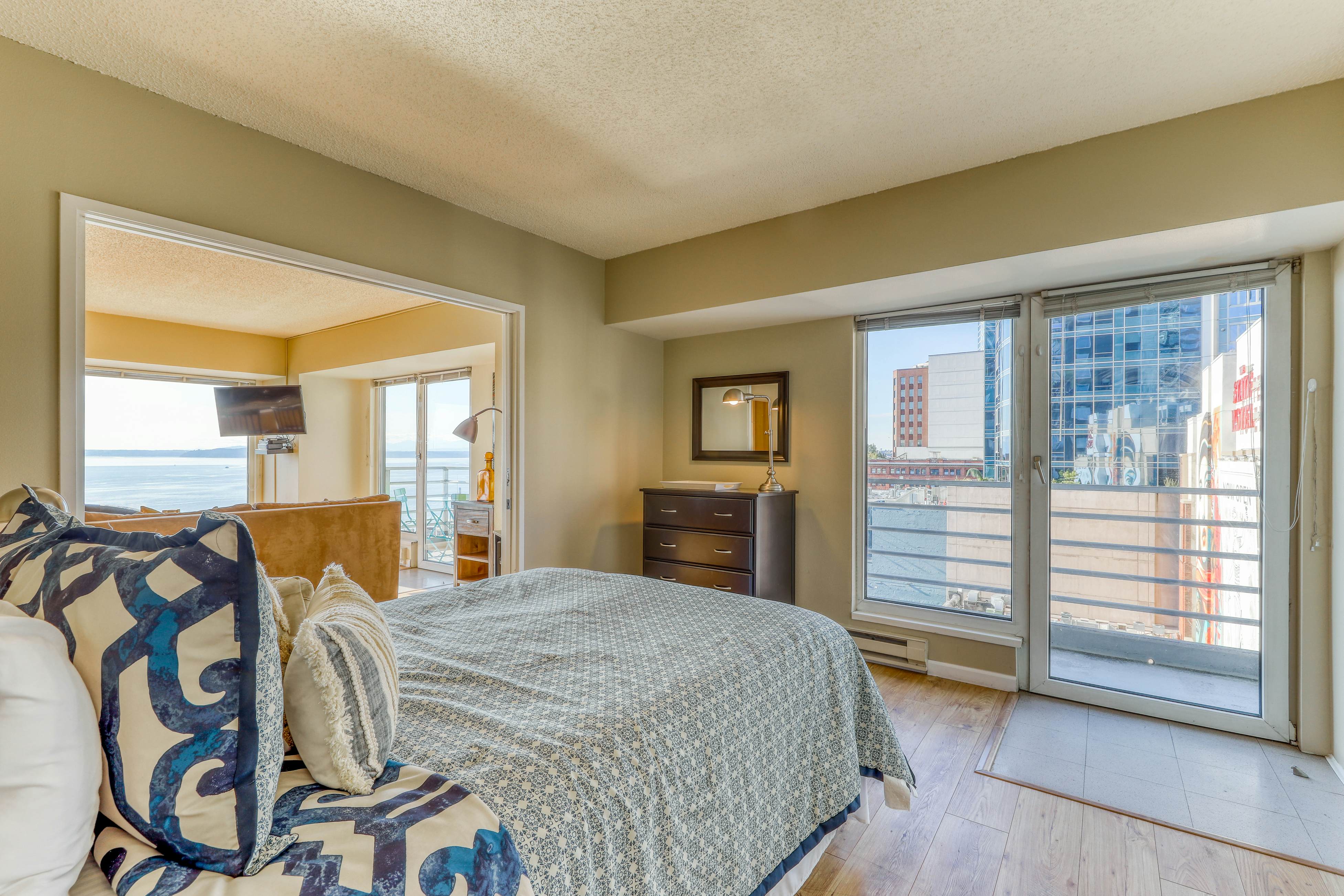 Newmark Tower Soundview Suite