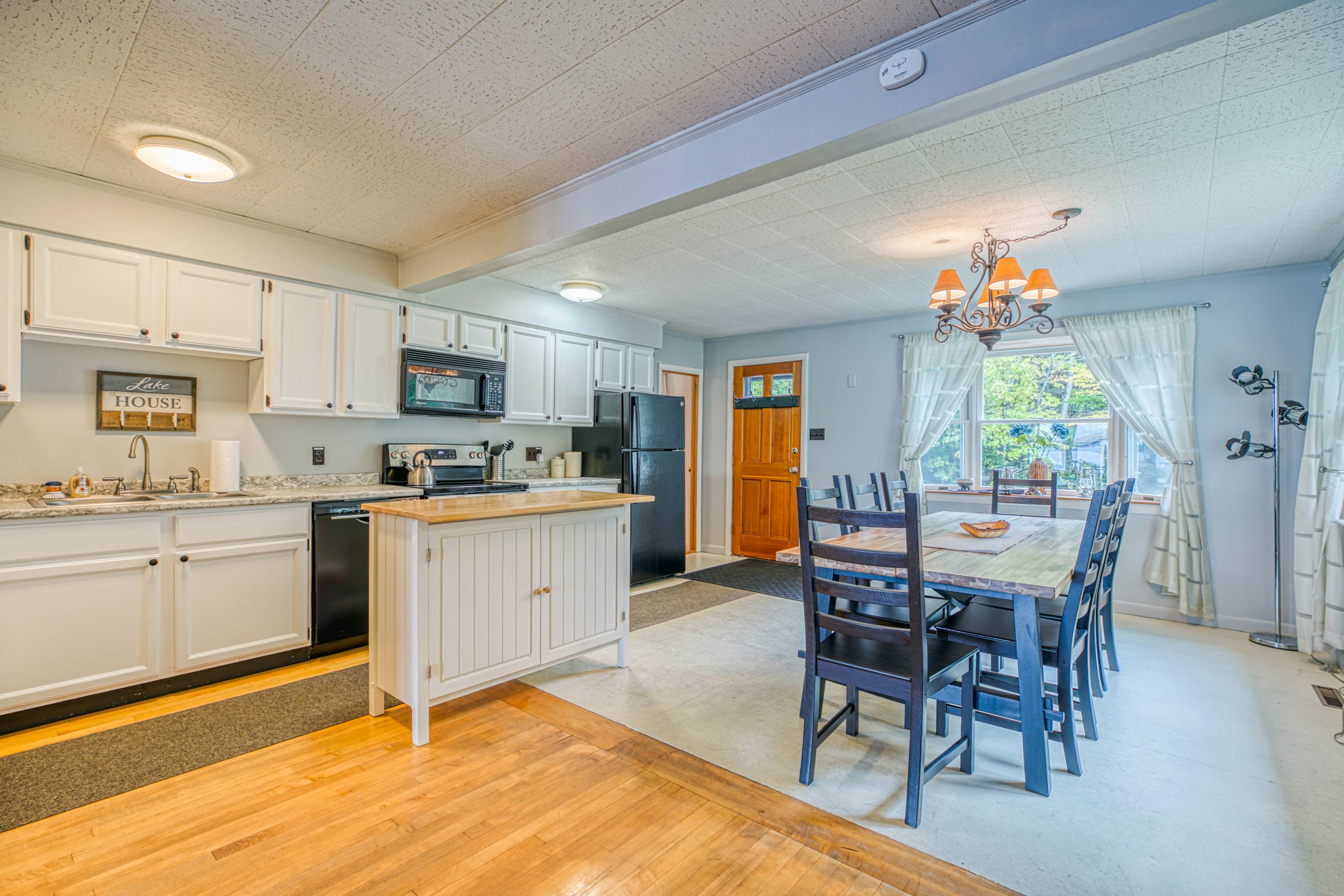 White Lobster Cottage