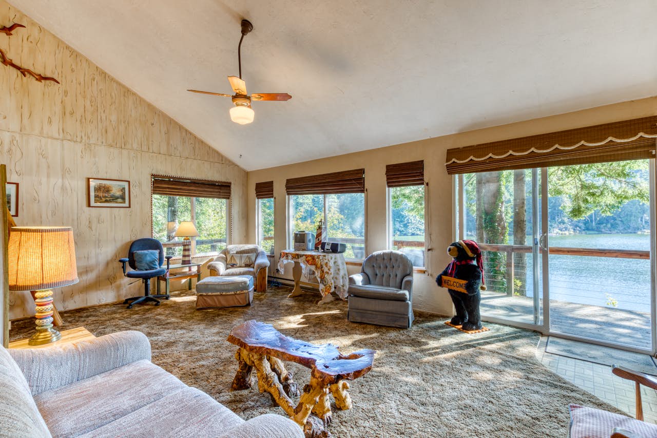 Rustic Retreat on Mercer Lake 2 BD Vacation Rental in Florence, OR Vacasa