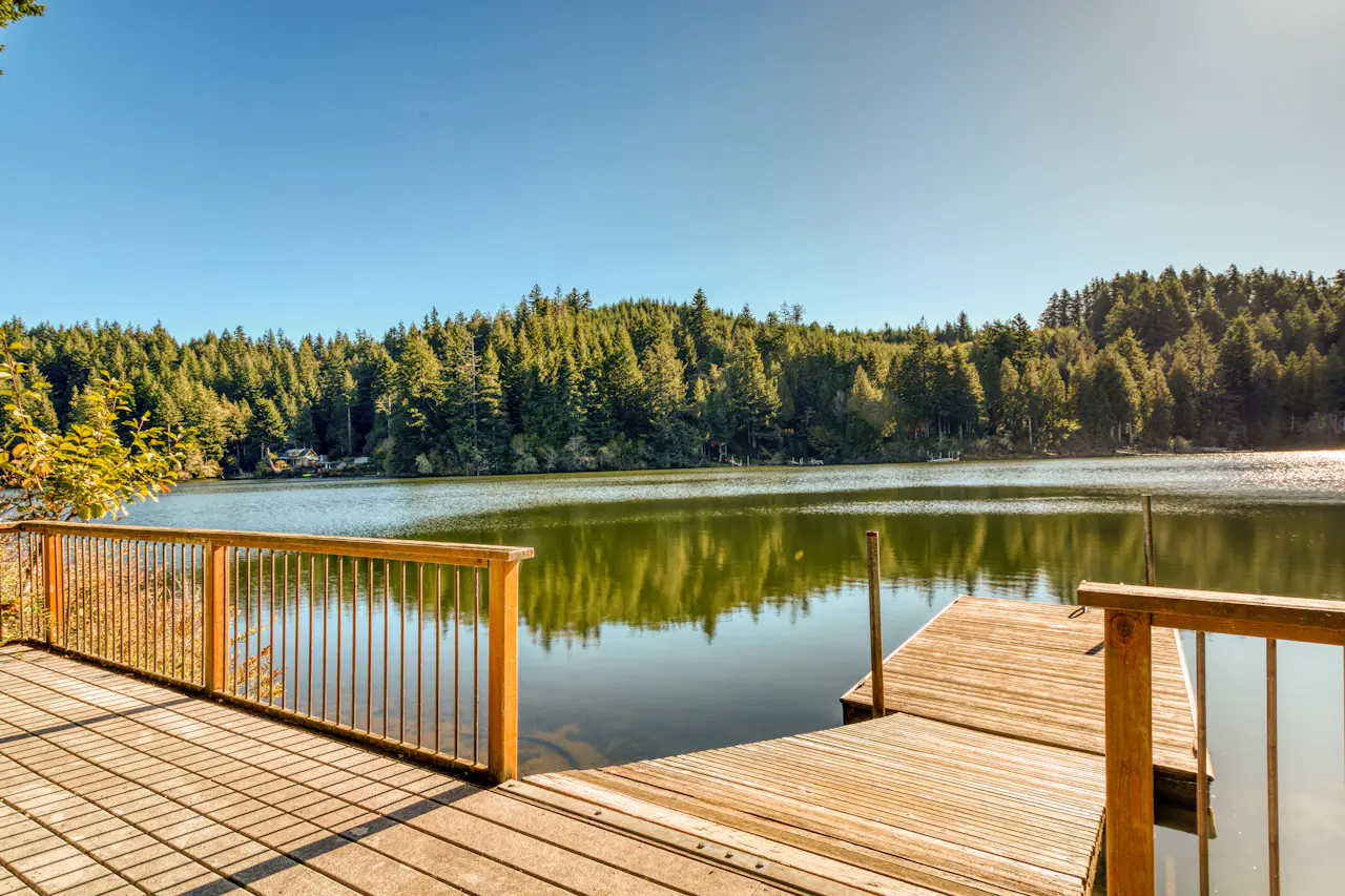 Rustic Retreat on Mercer Lake 2 BD Vacation Rental in Florence, OR
