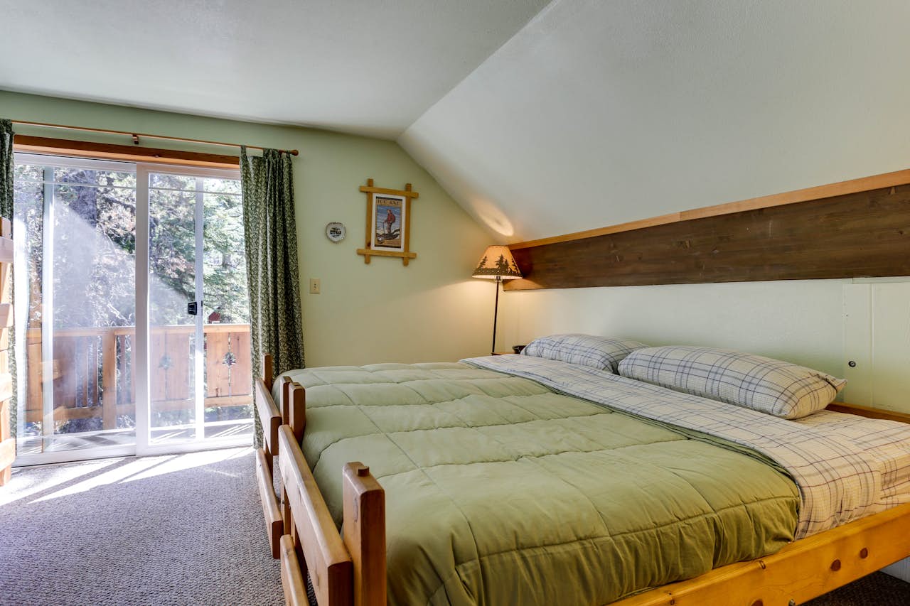 Mt Hood Chalet Vacation Rental 4 BD Vacation Rental in Government Camp, OR Vacasa