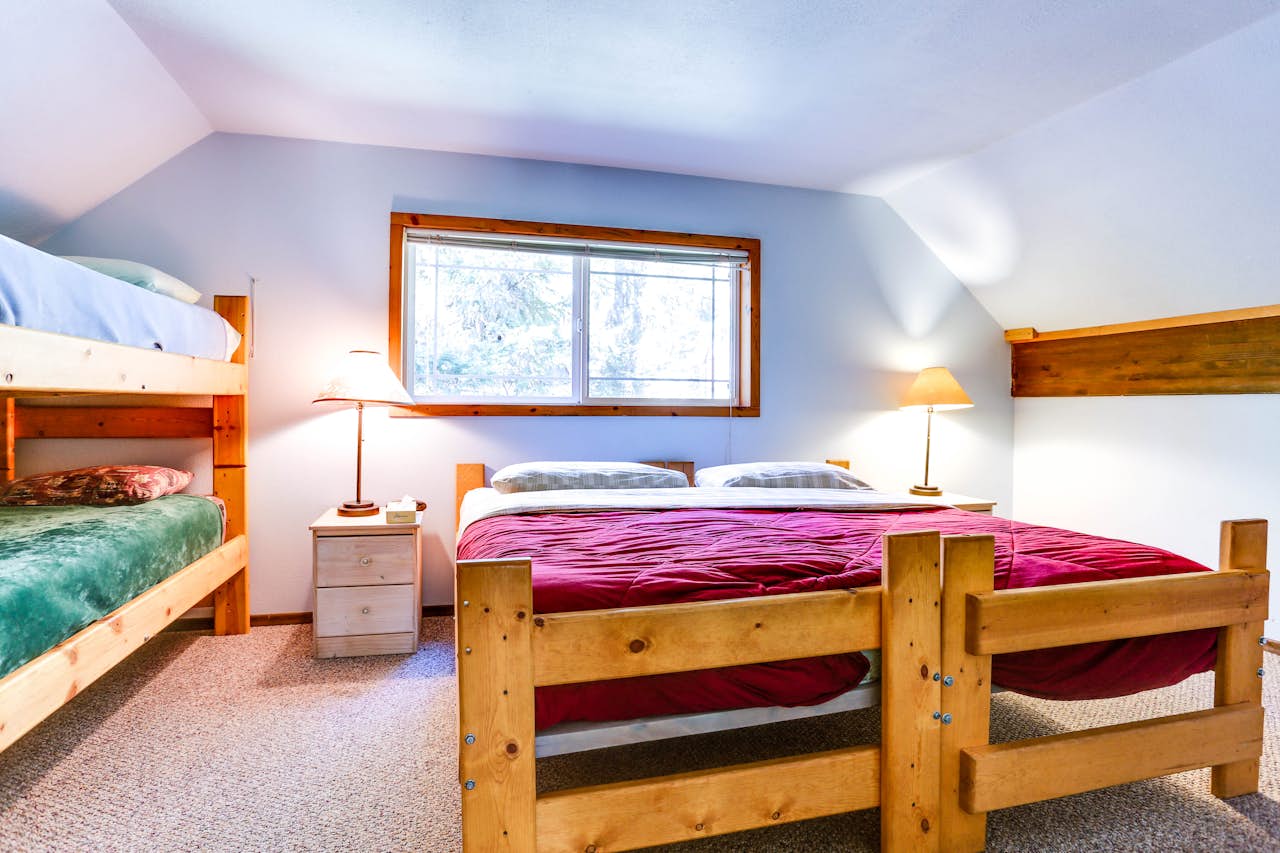 Mt Hood Chalet Vacation Rental 4 BD Vacation Rental in Government