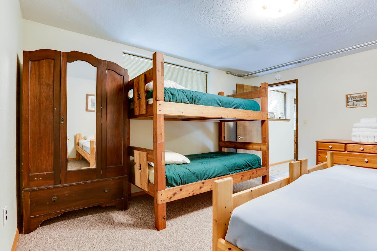 Mt Hood Chalet Vacation Rental 4 BD Vacation Rental in Government