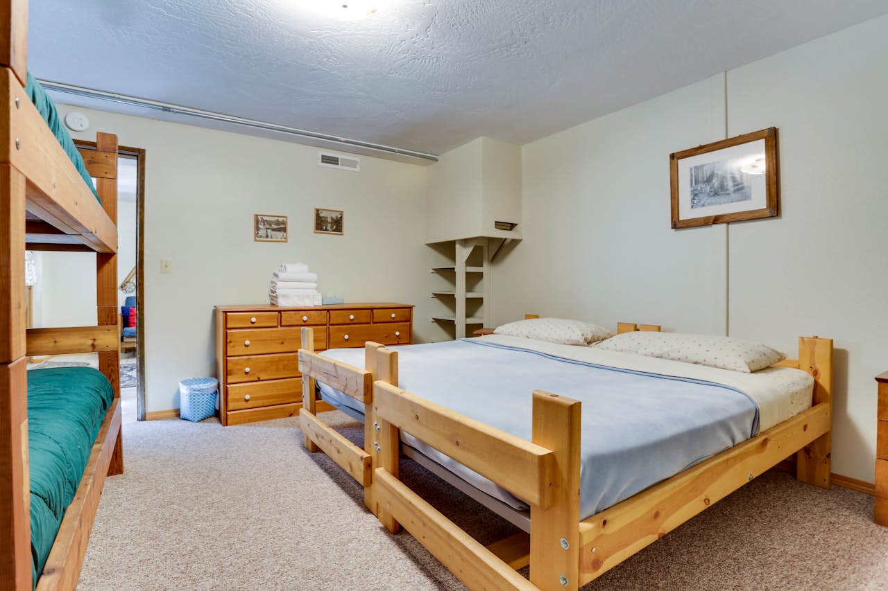 Mt Hood Chalet Vacation Rental 4 BD Vacation Rental in Government