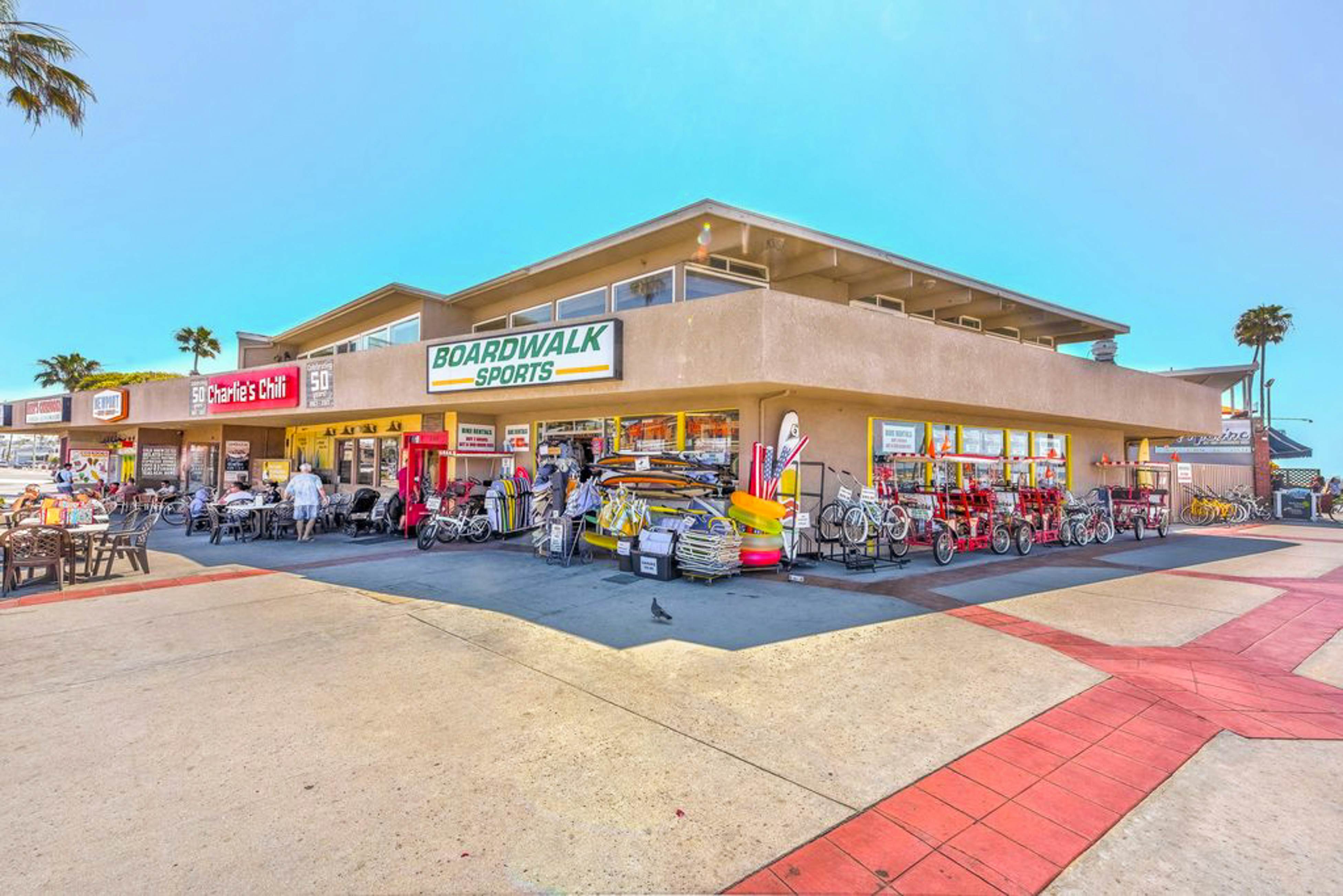 Newport Vacation Memories -Downstairs