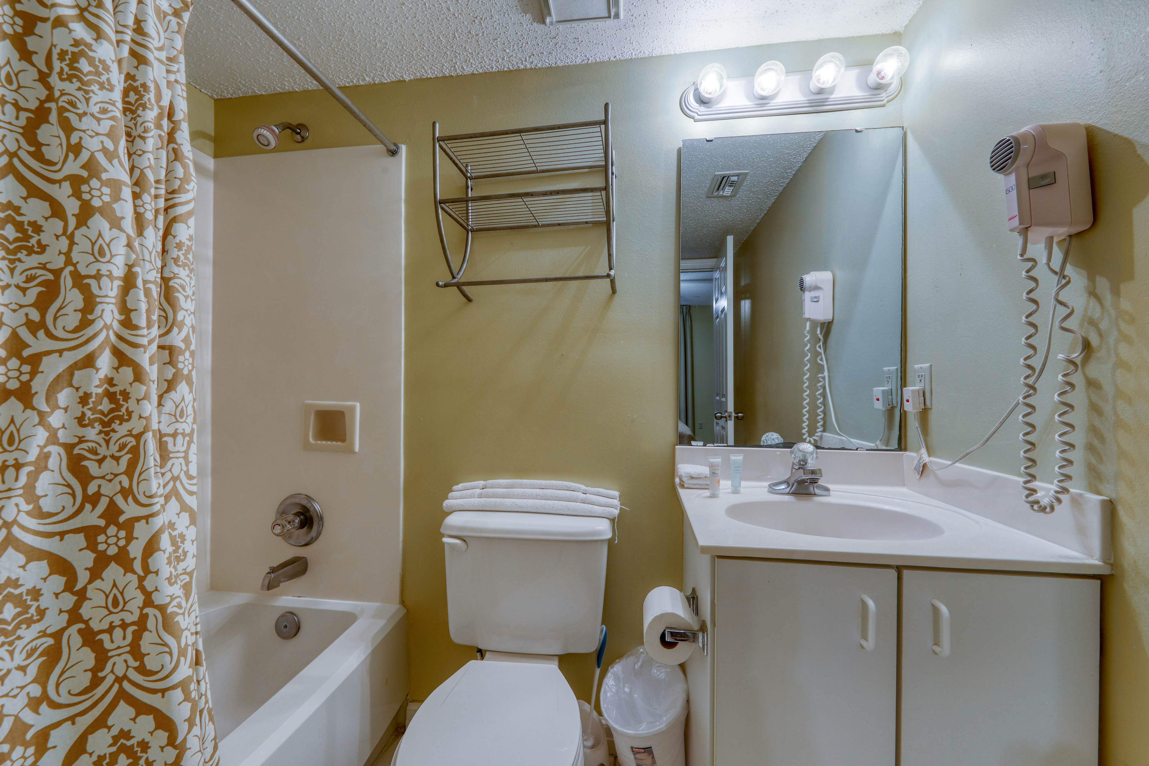 Pelican Beach Resort 1802