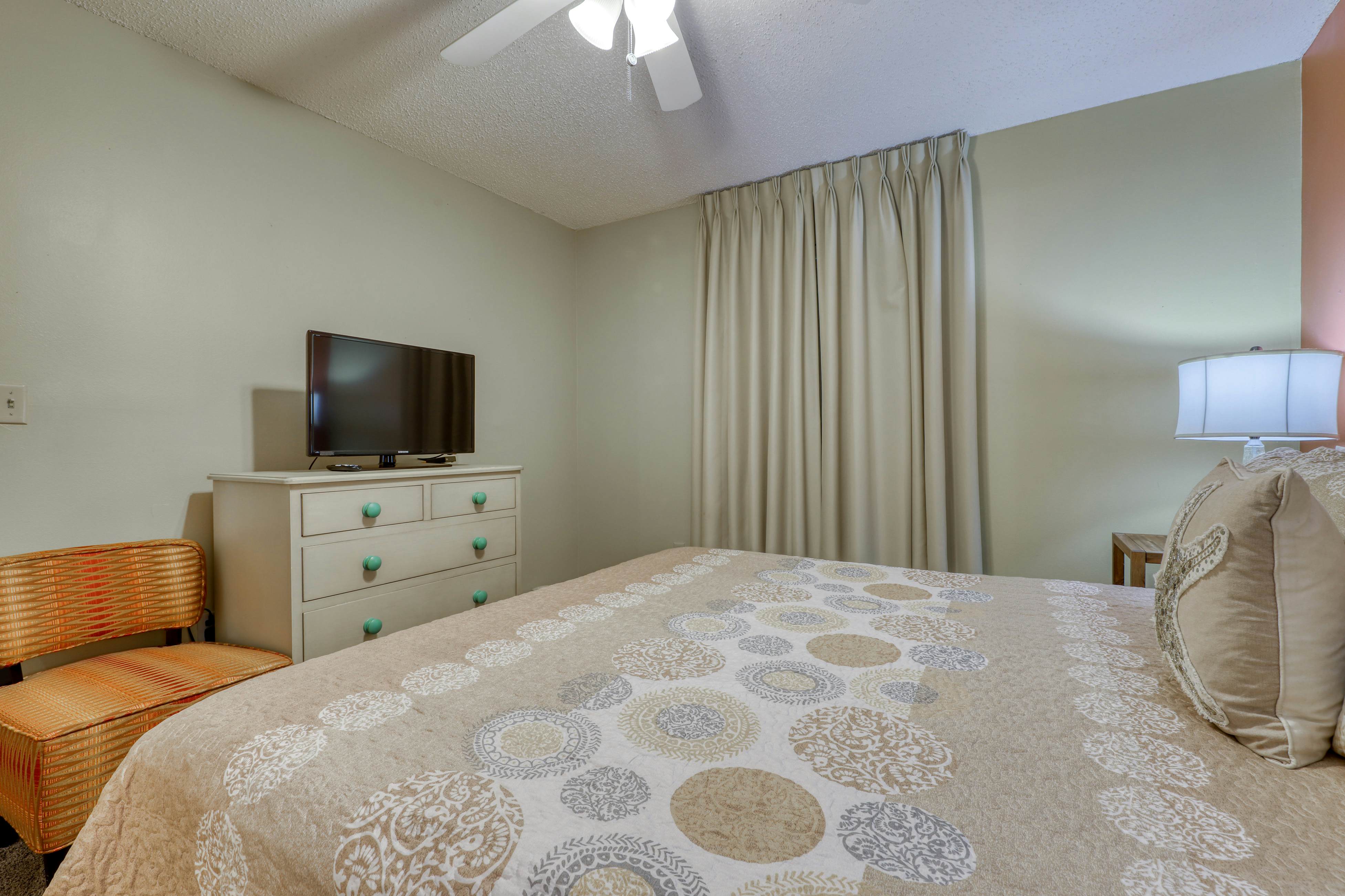 Pelican Beach Resort 1802