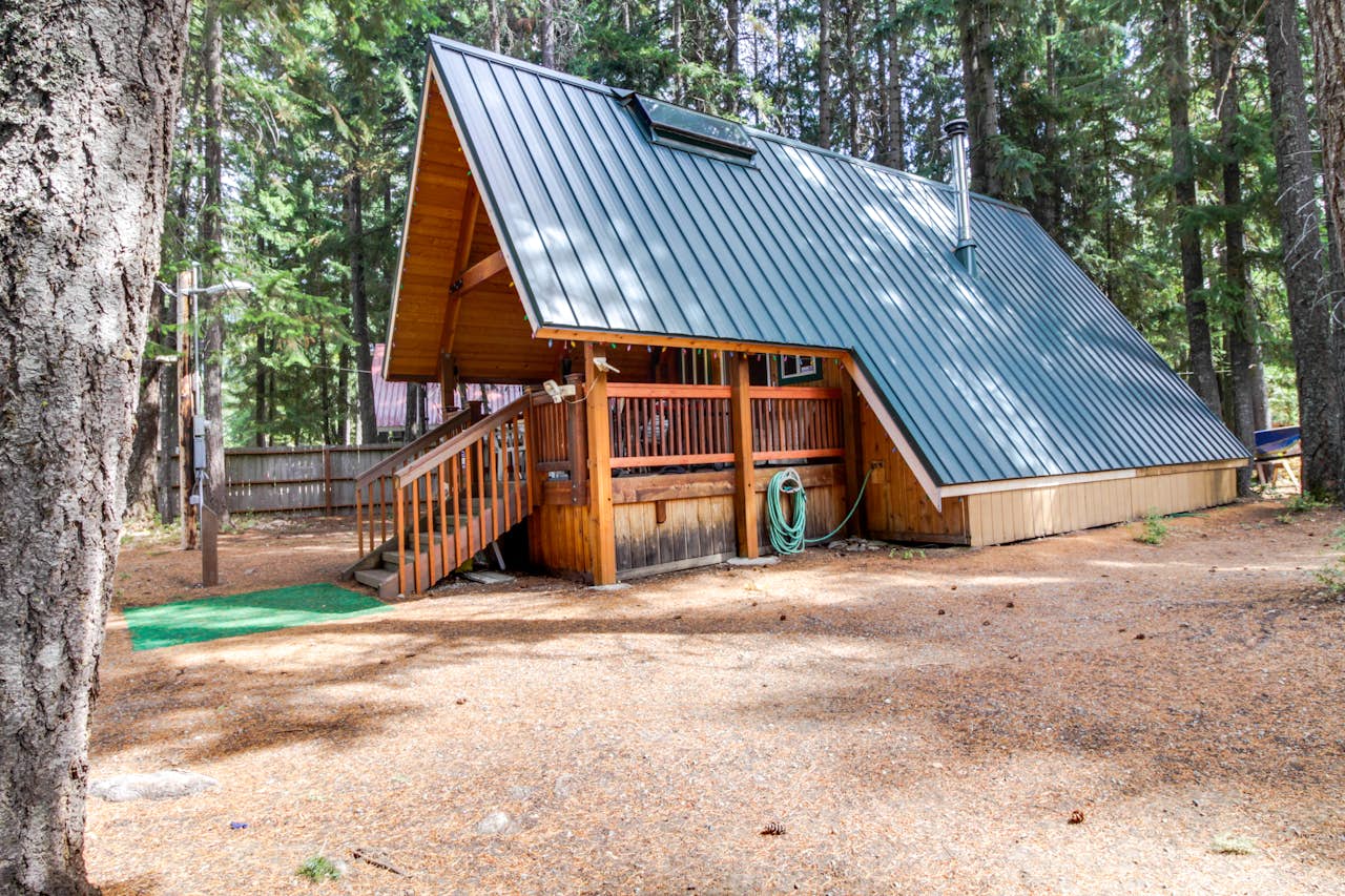 Cabin in the Woods 1 BD Vacation Rental in Easton, WA Vacasa