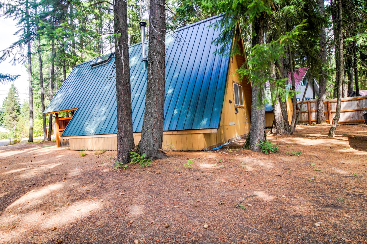 Cabin in the Woods 1 BD Vacation Rental in Easton, WA Vacasa