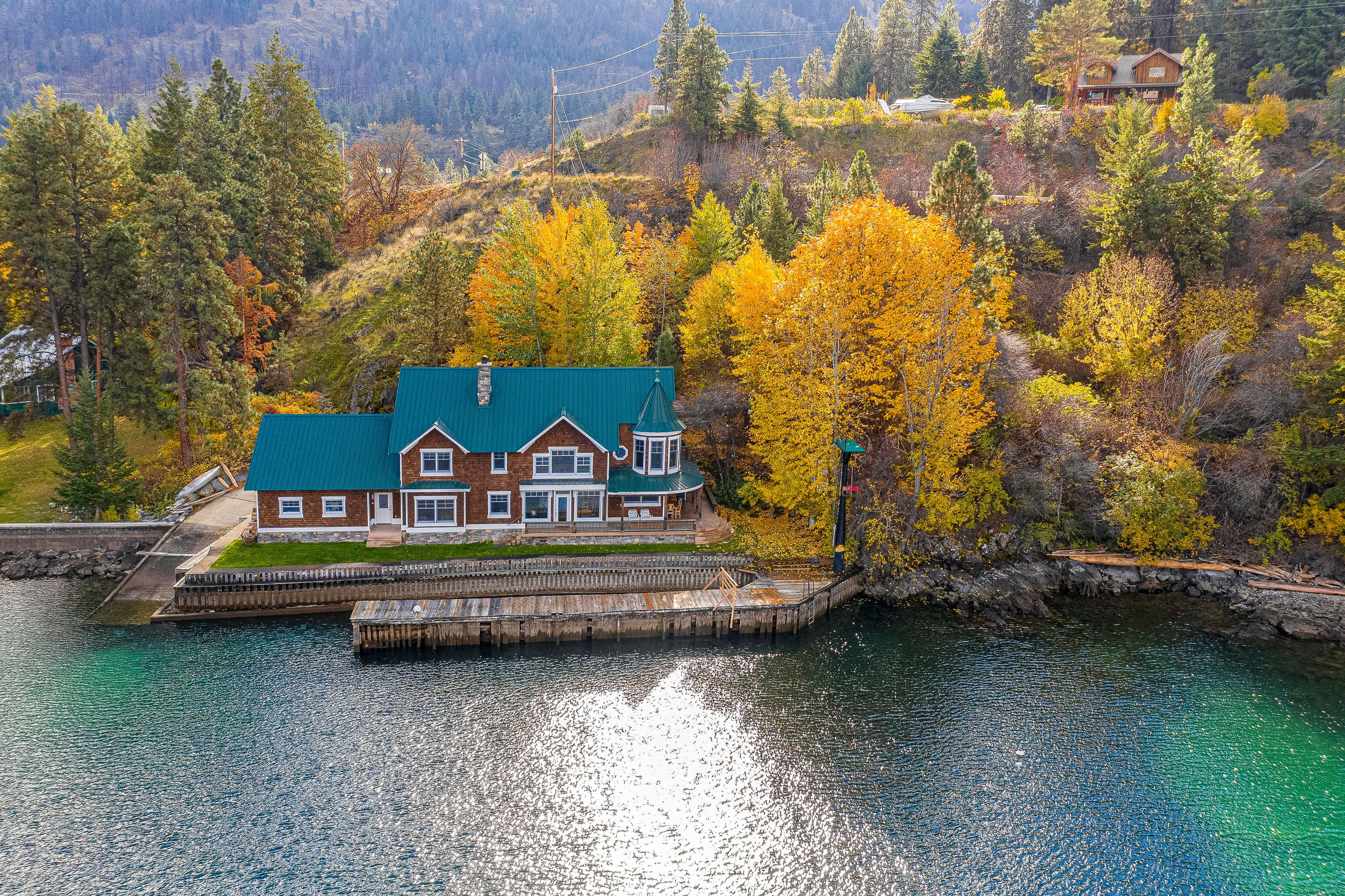 Baker's Lake Lodge | 4 BD Vacation Rental In Chelan, WA | Vacasa