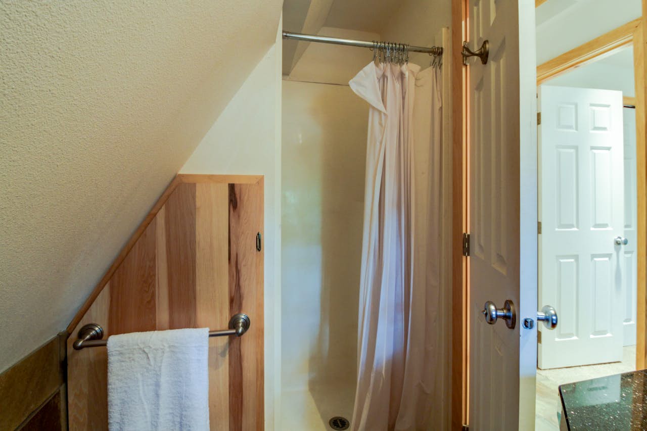 Cabin in the Woods 1 BD Vacation Rental in Easton, WA Vacasa