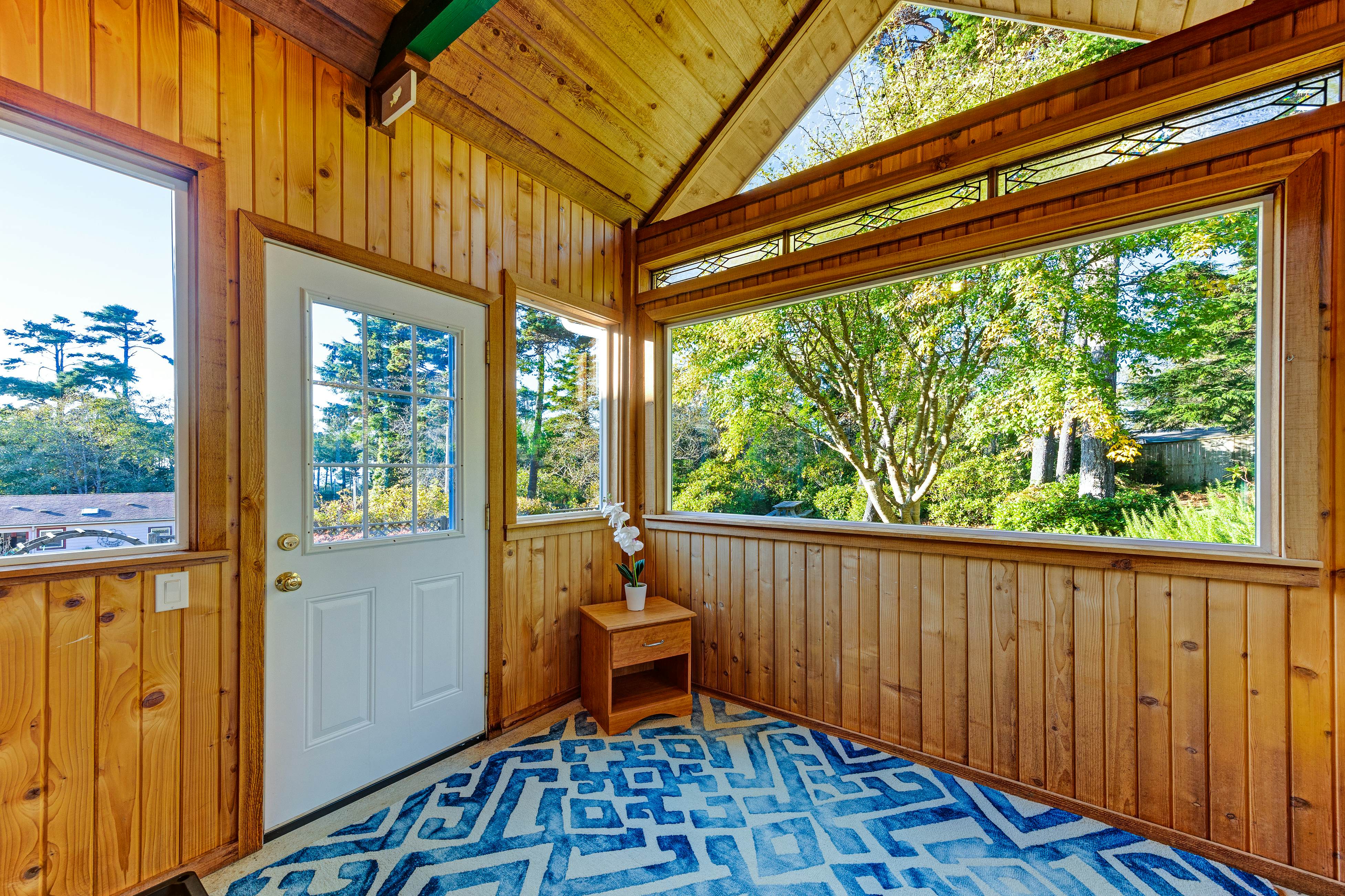 Seal Rock Getaway 2 BD Seal Rock, OR Vacation Rental Vacasa