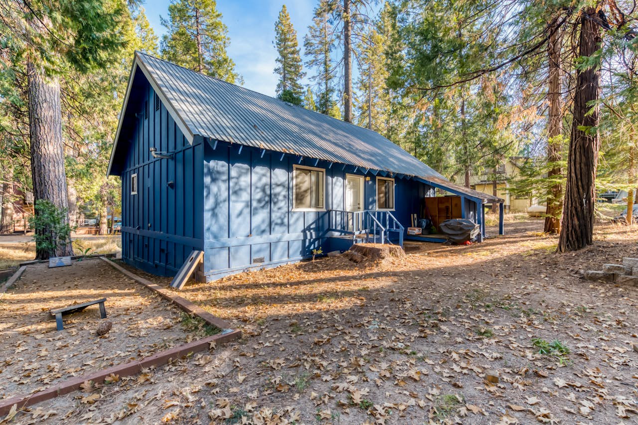 Blue Sky Cottage 3 BD Vacation Rental in Shaver Lake, CA Vacasa