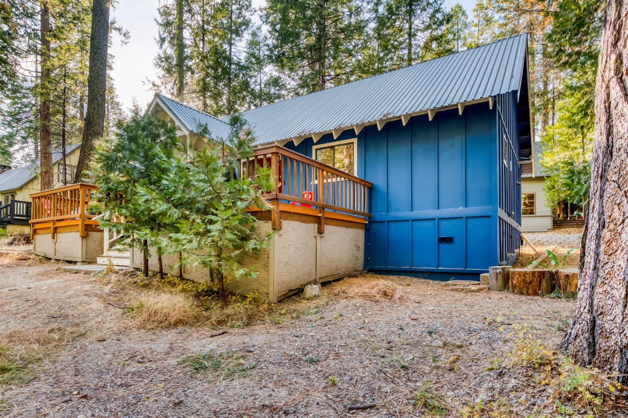 Blue Sky Cottage 3 BD Vacation Rental in Shaver Lake, CA Vacasa