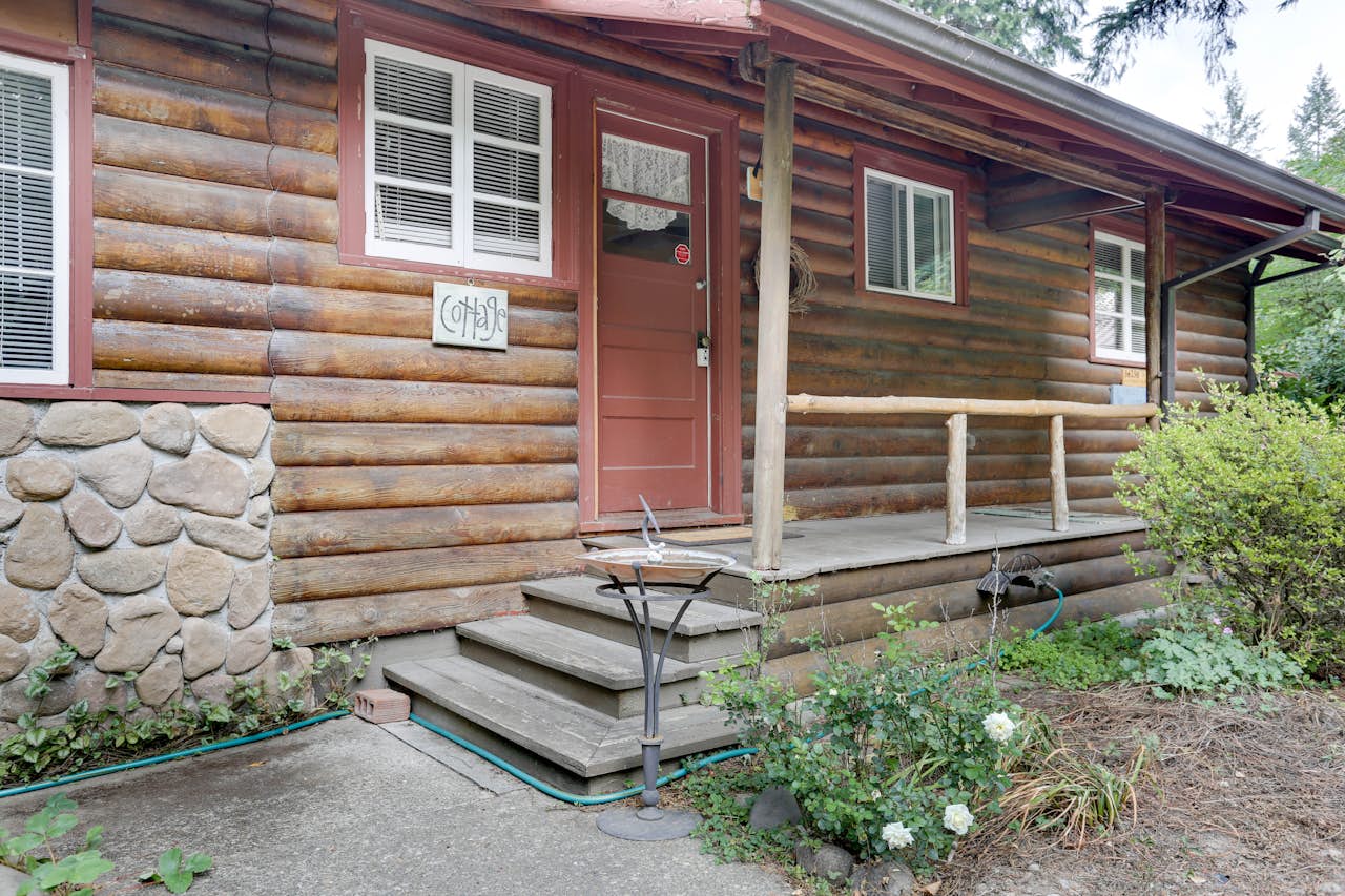 Molalla River Cottage 1 BD Vacation Rental in Molalla, OR Vacasa