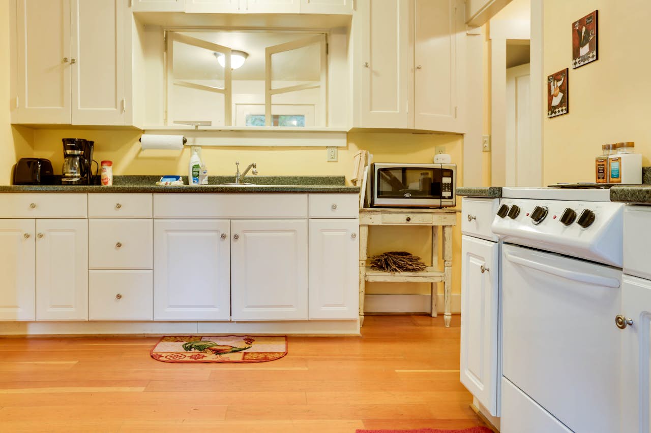 Molalla River Cottage 1 BD Vacation Rental in Molalla, OR Vacasa