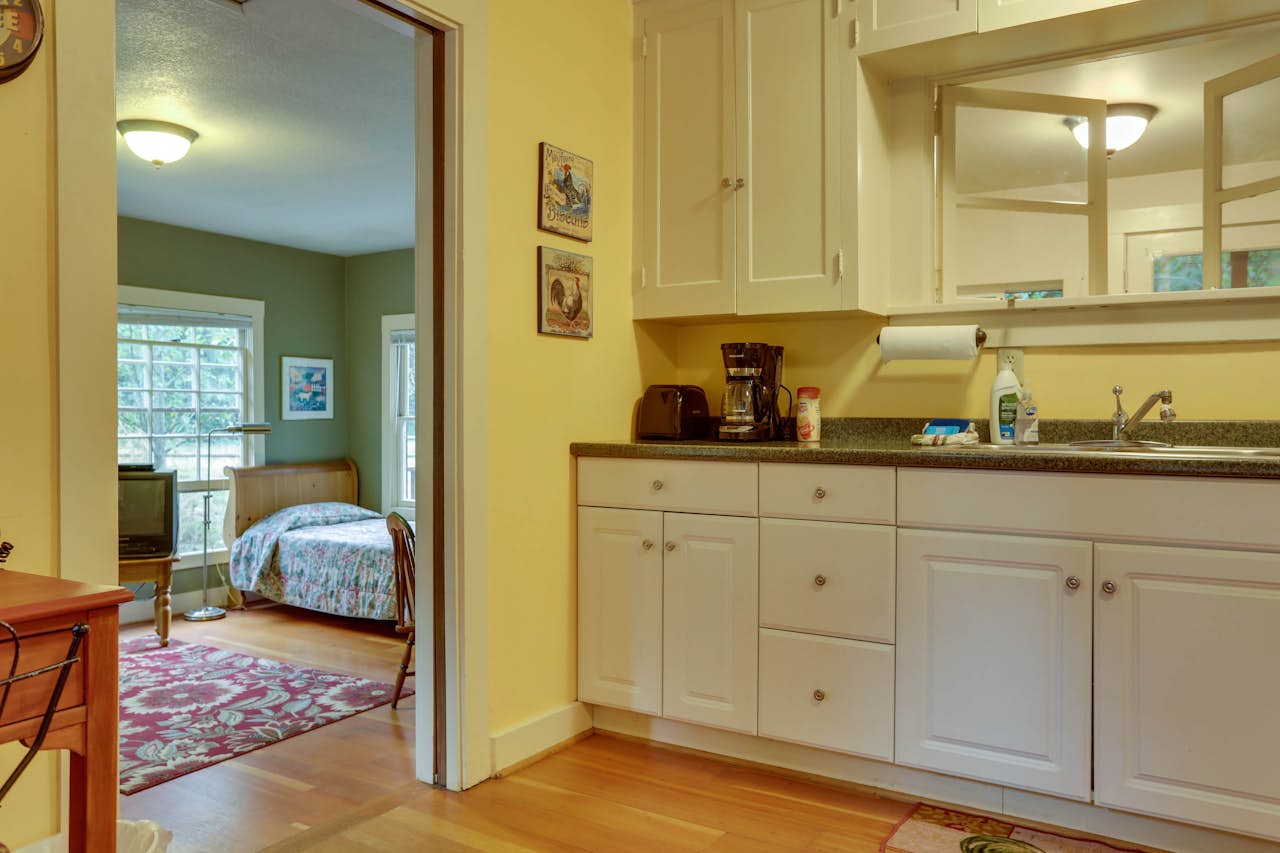 Molalla River Cottage 1 BD Vacation Rental in Molalla, OR Vacasa