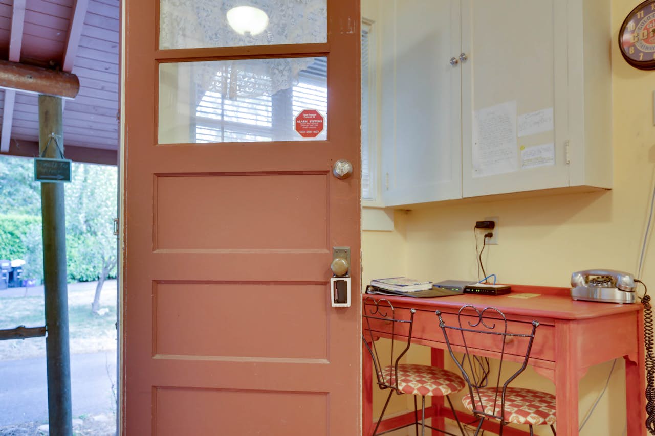 Molalla River Cottage 1 BD Vacation Rental in Molalla, OR Vacasa