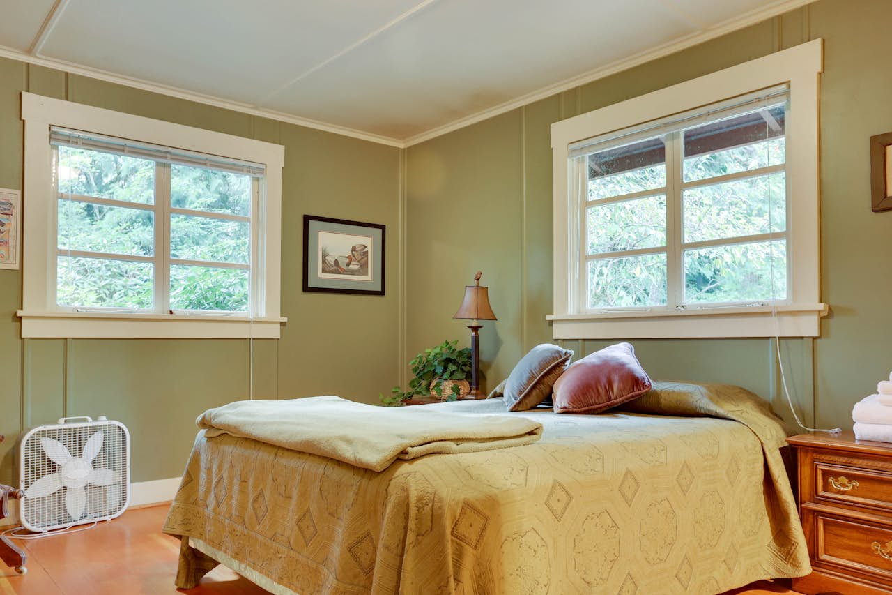 Molalla River Cottage 1 BD Vacation Rental in Molalla, OR Vacasa